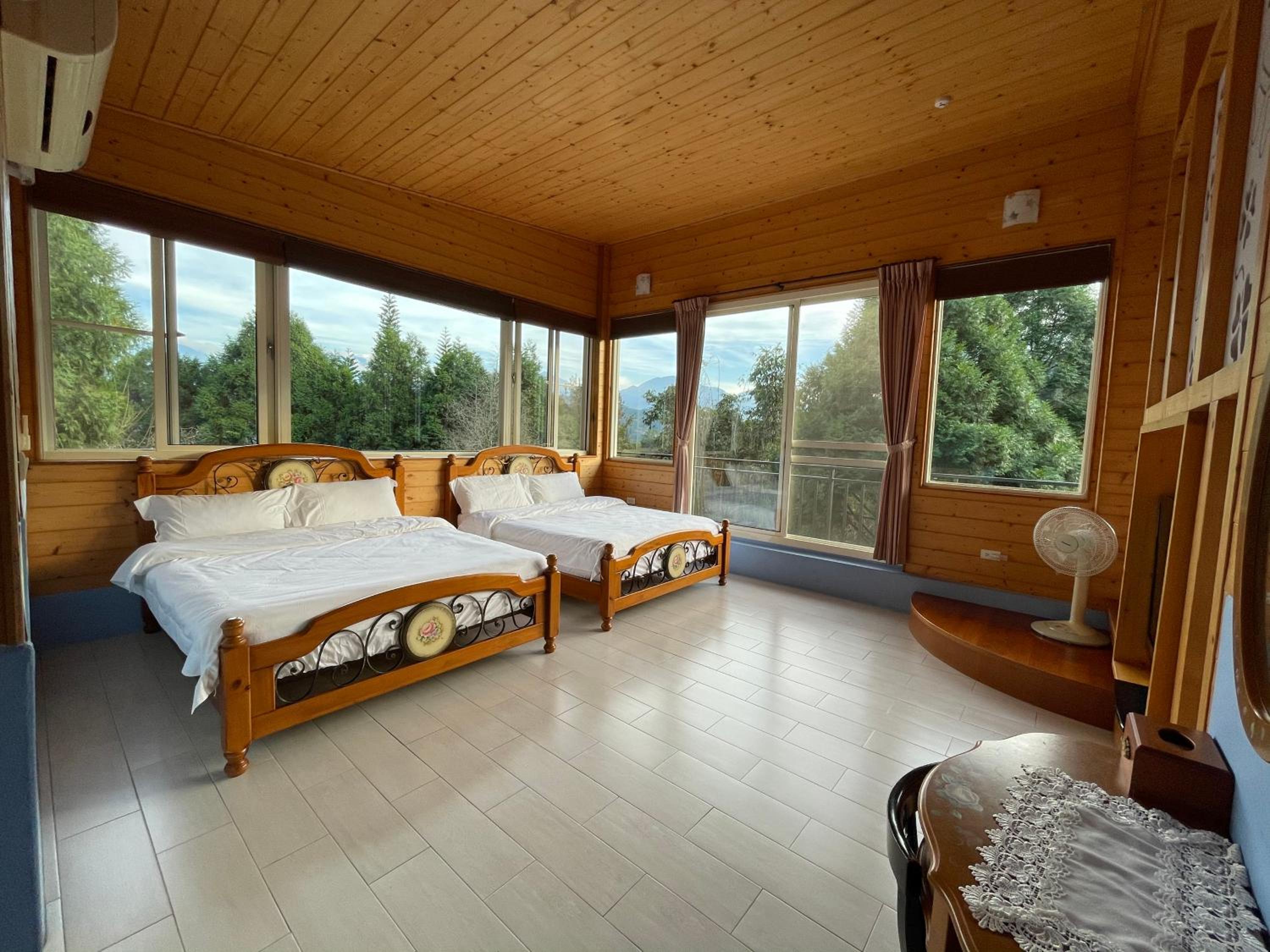 Family Room with Mountain View photo 1