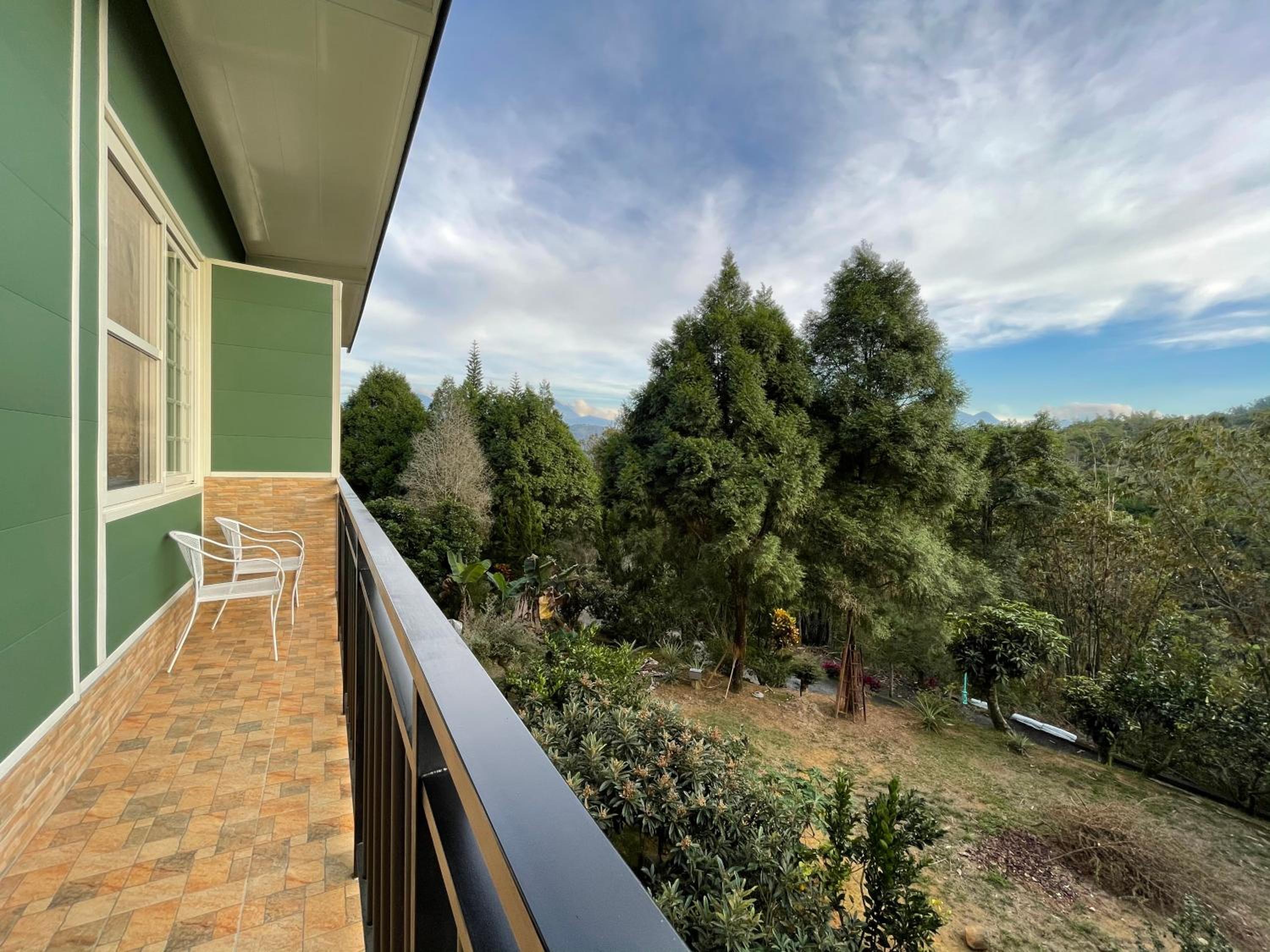 Family Room with Mountain View photo 2
