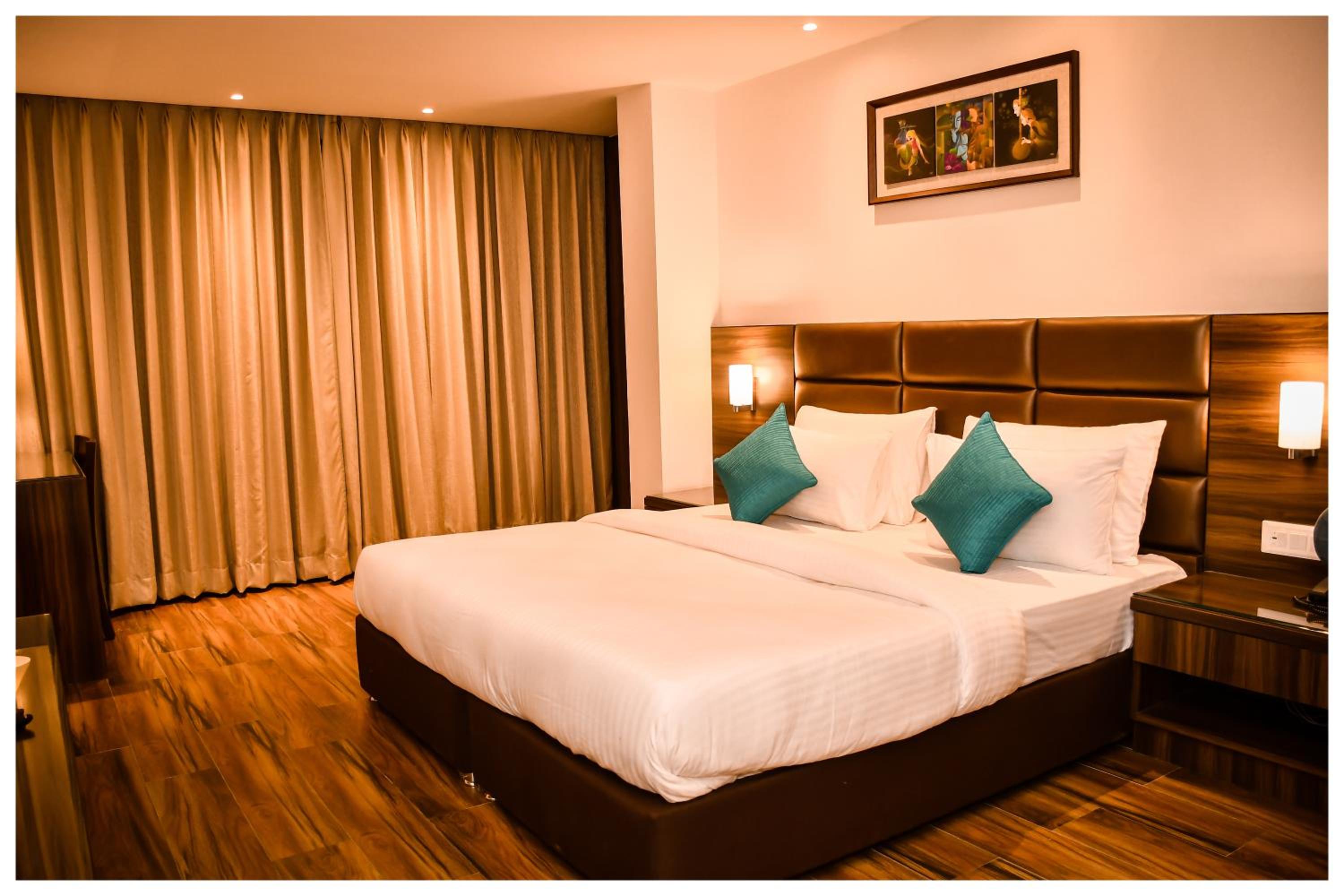 Suite - Photo 9