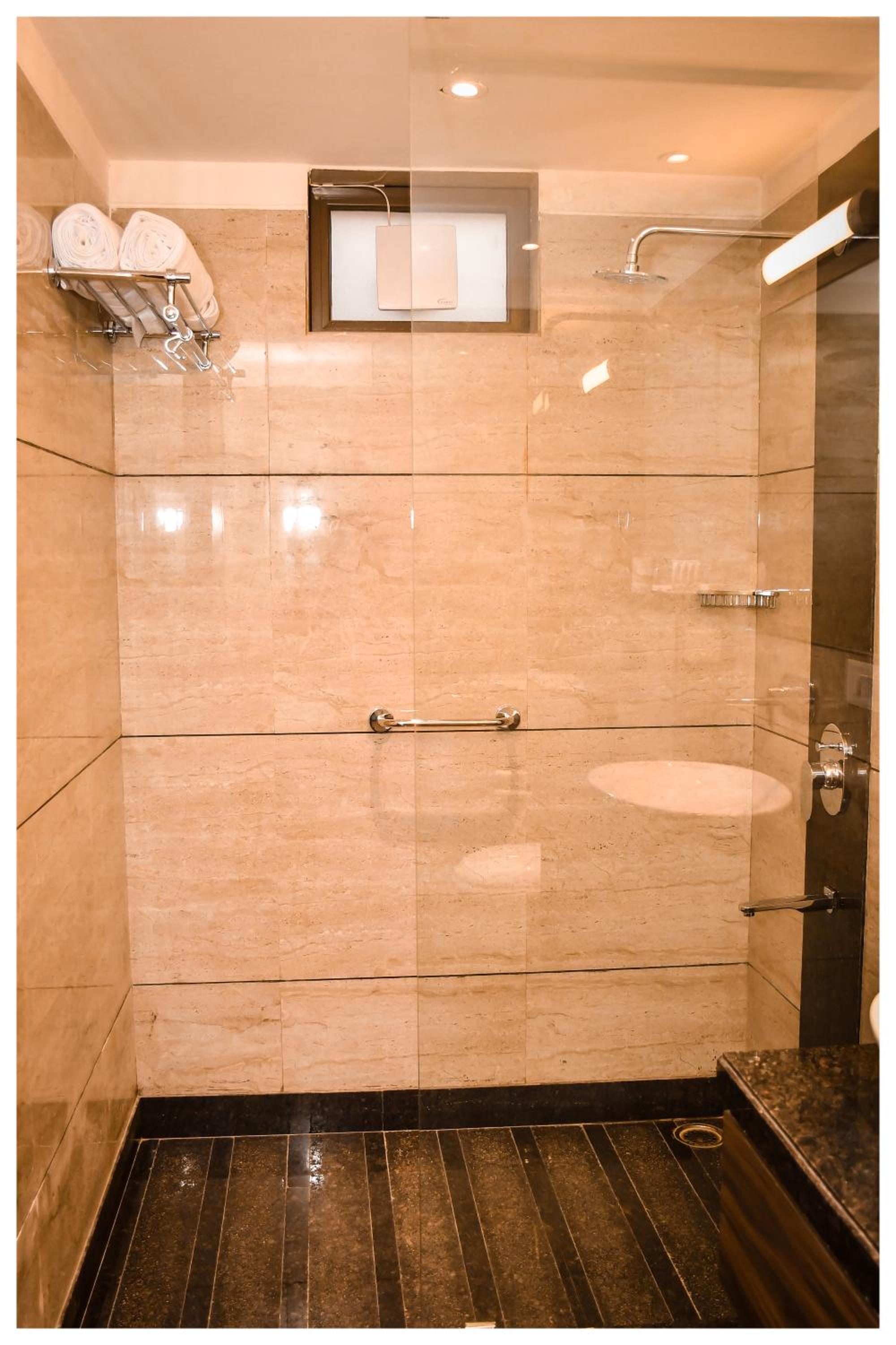 Suite - Photo 4