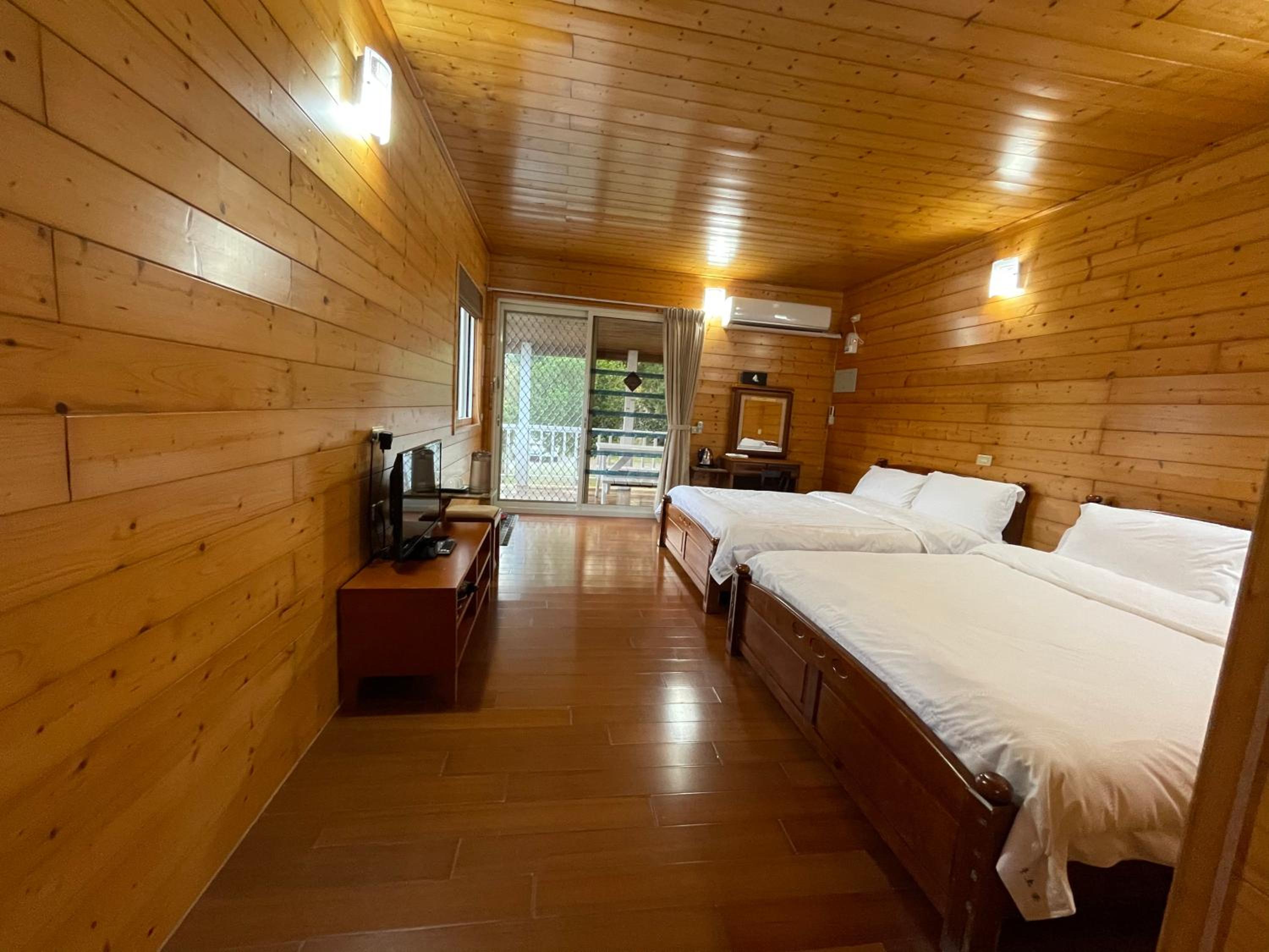Quadruple Room - Photo 9