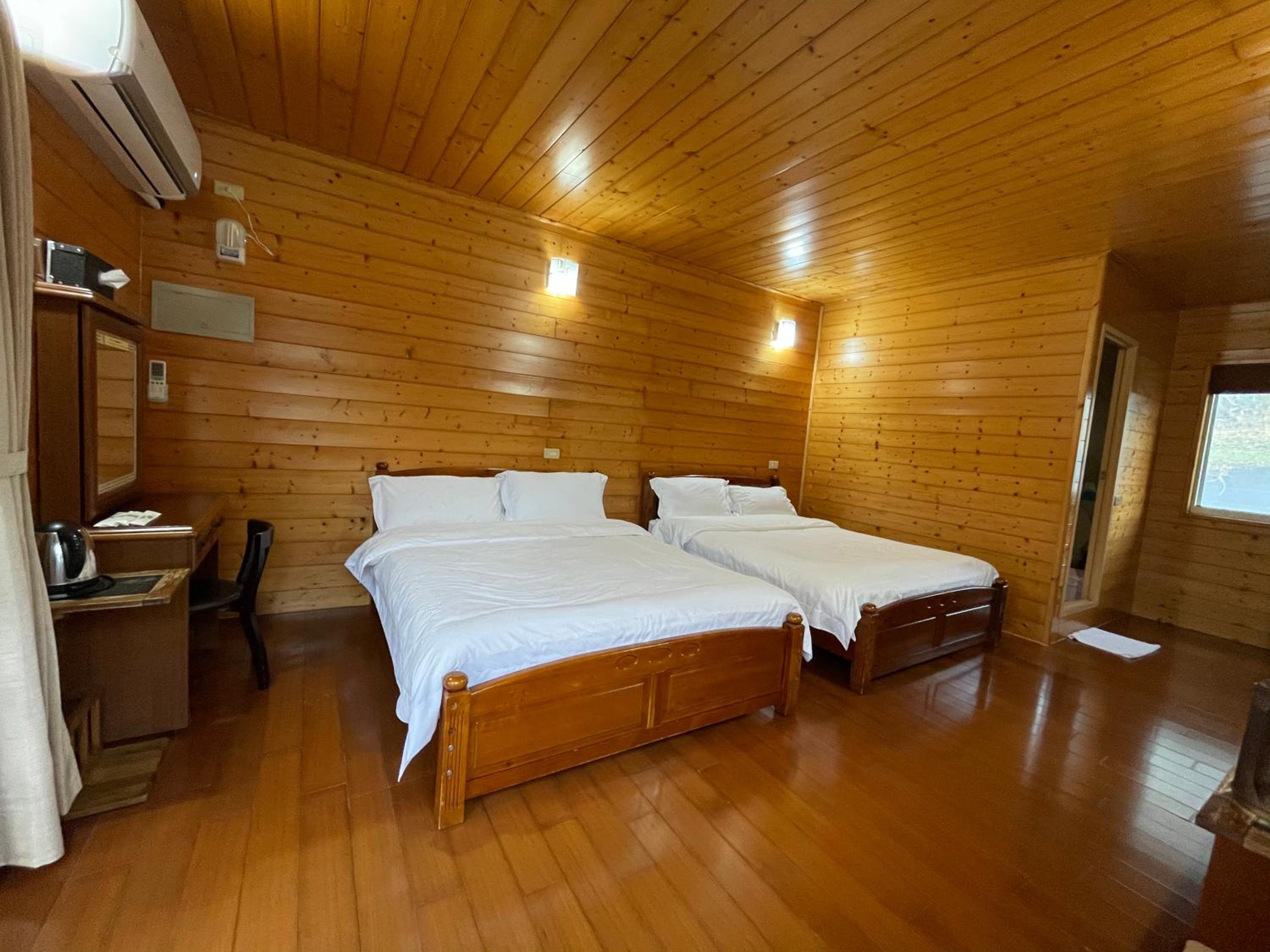 Quadruple Room - Photo 11