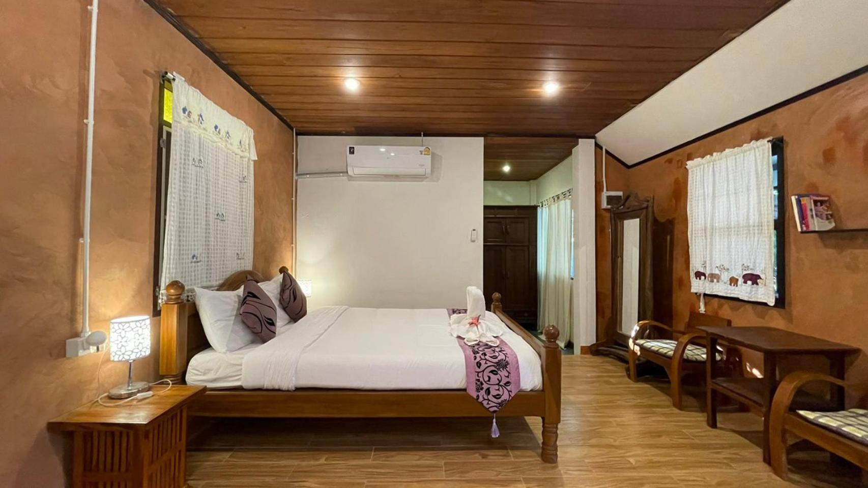Queen Room with Balcony photo 3