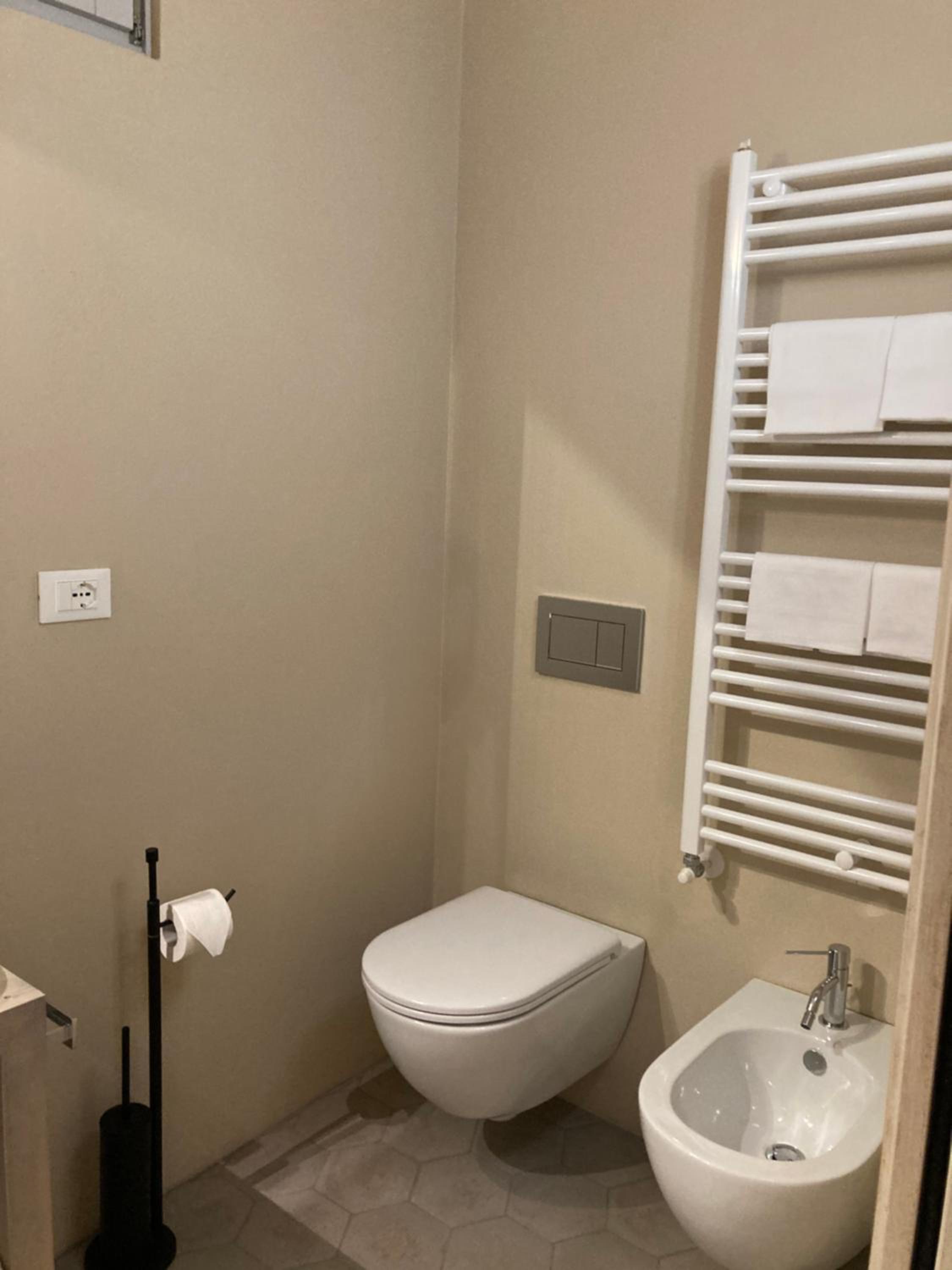 Double Room - Photo 5