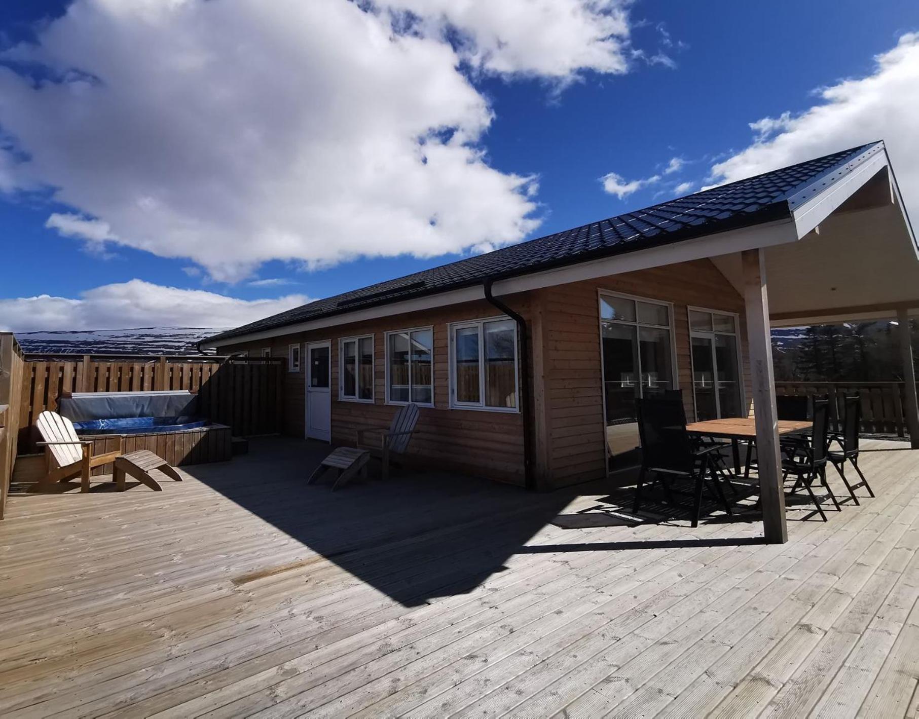 Three-Bedroom Cottage with Hot Tub - Photo 20