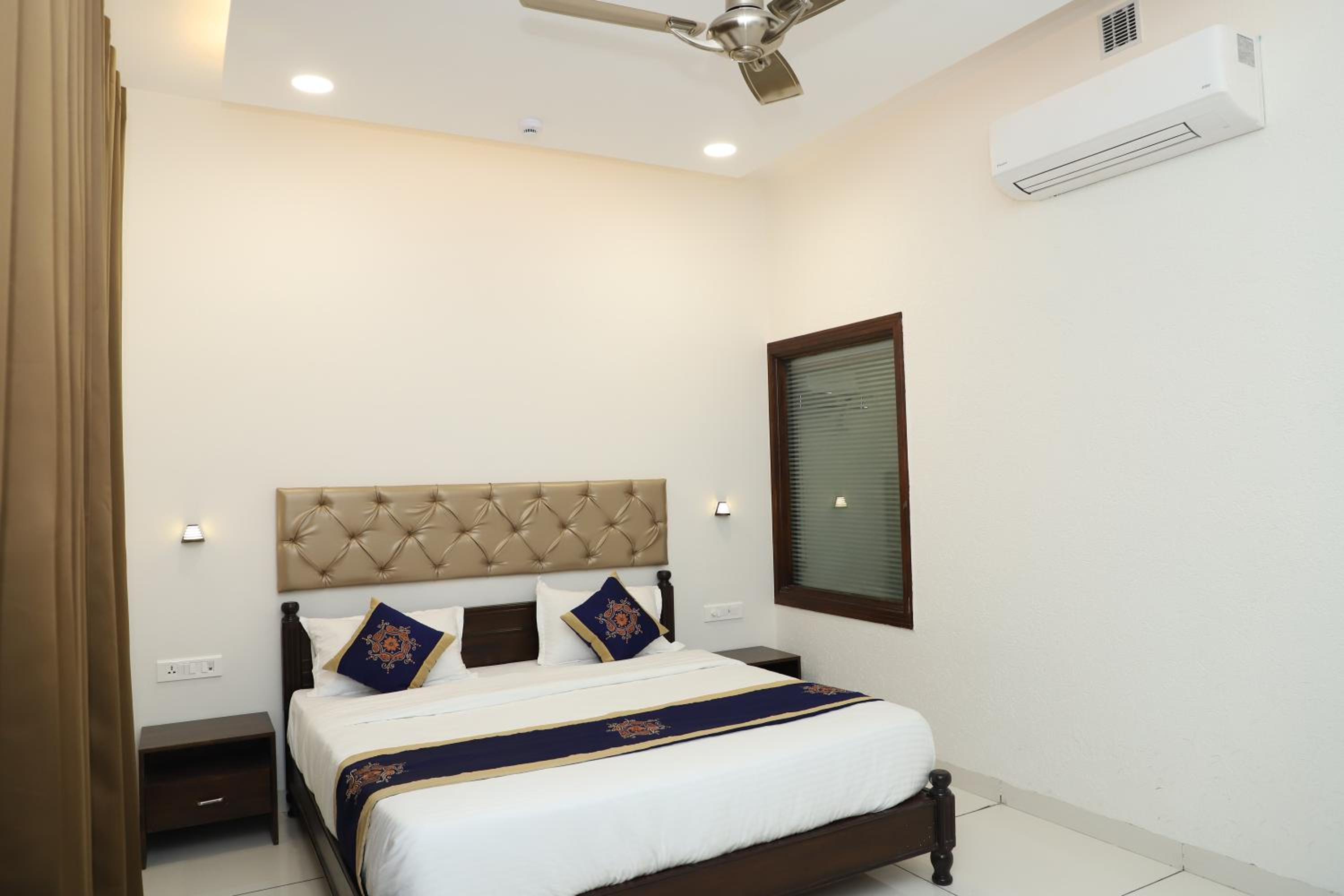 Double Room with Mountain View - Photo 2