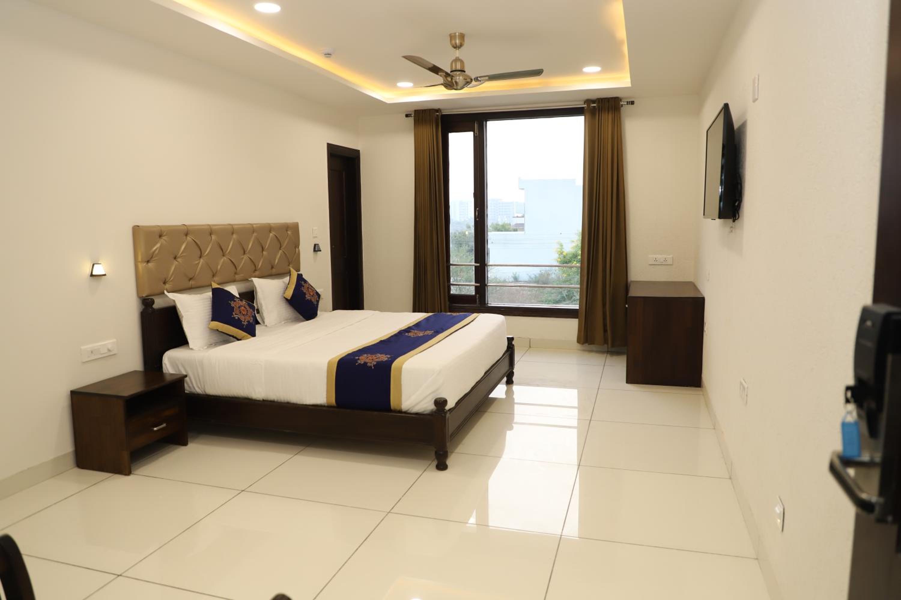 Deluxe Family Room