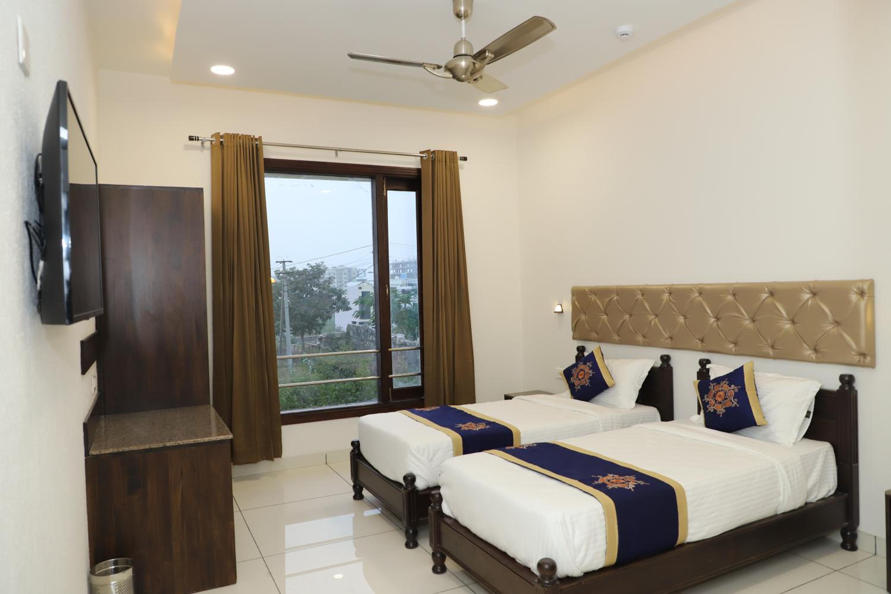 Deluxe Room - Photo 1