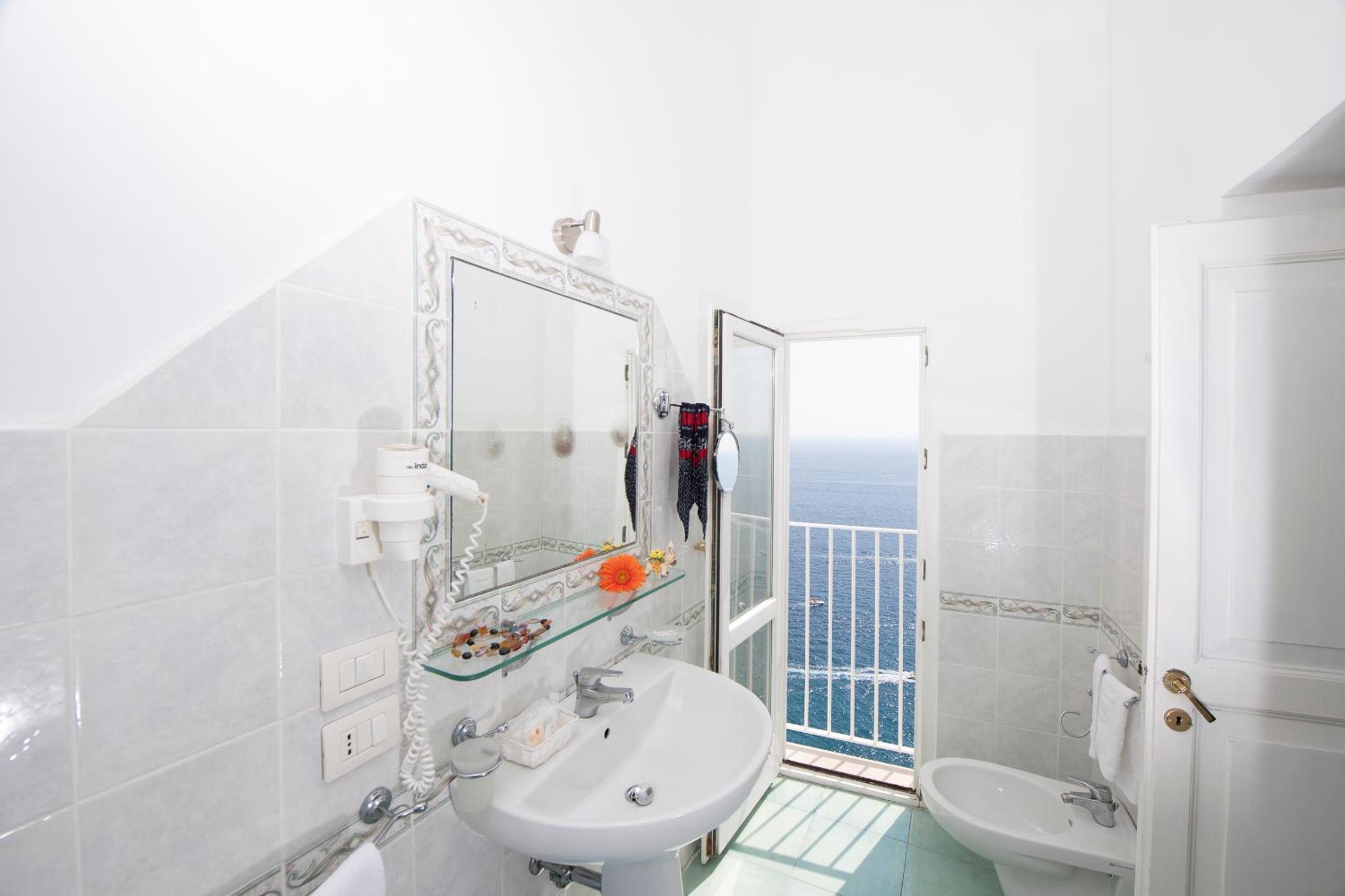 Superior Double Room with Sea View - Photo 23