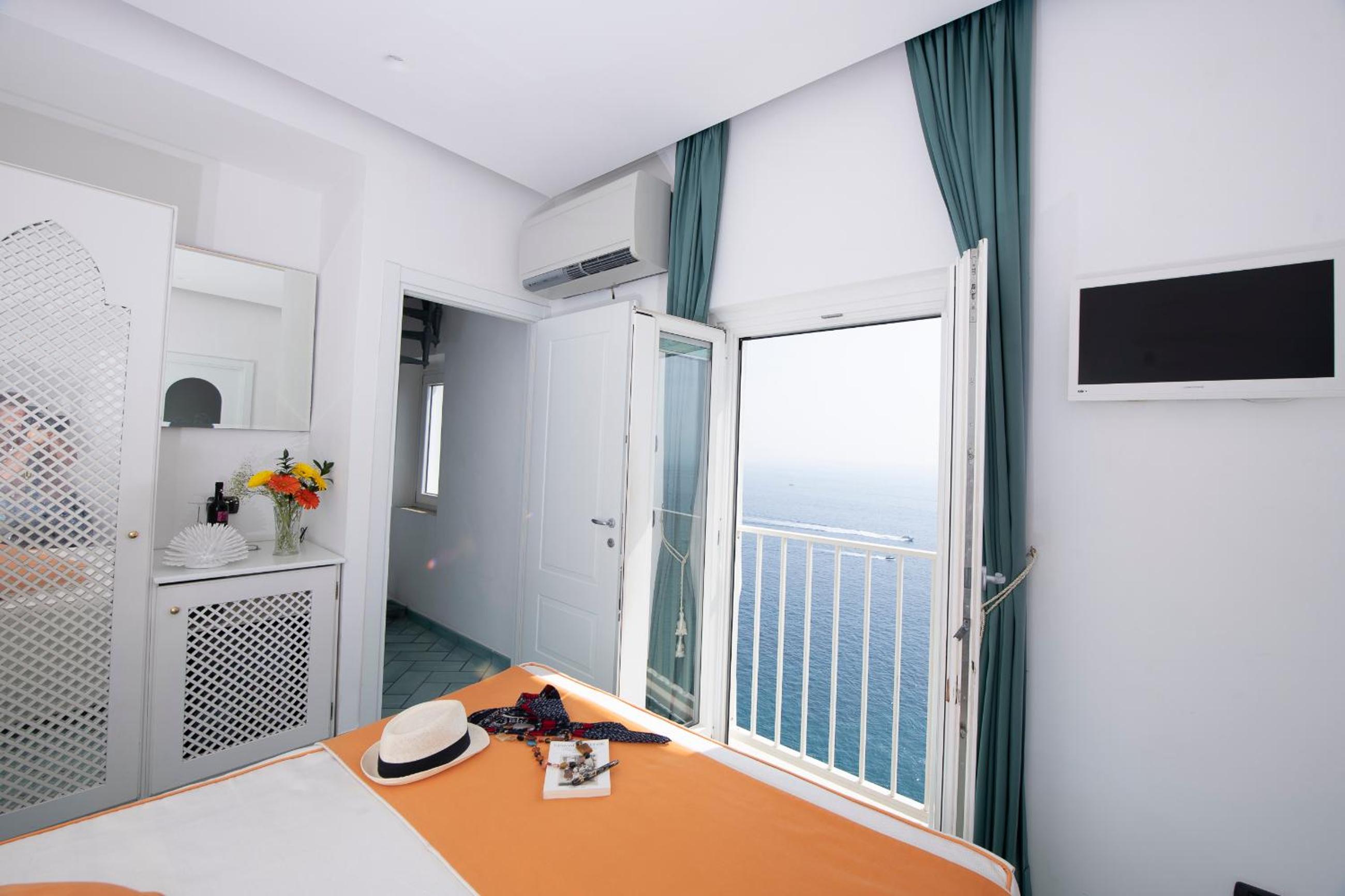 Superior Double Room with Sea View - Photo 27