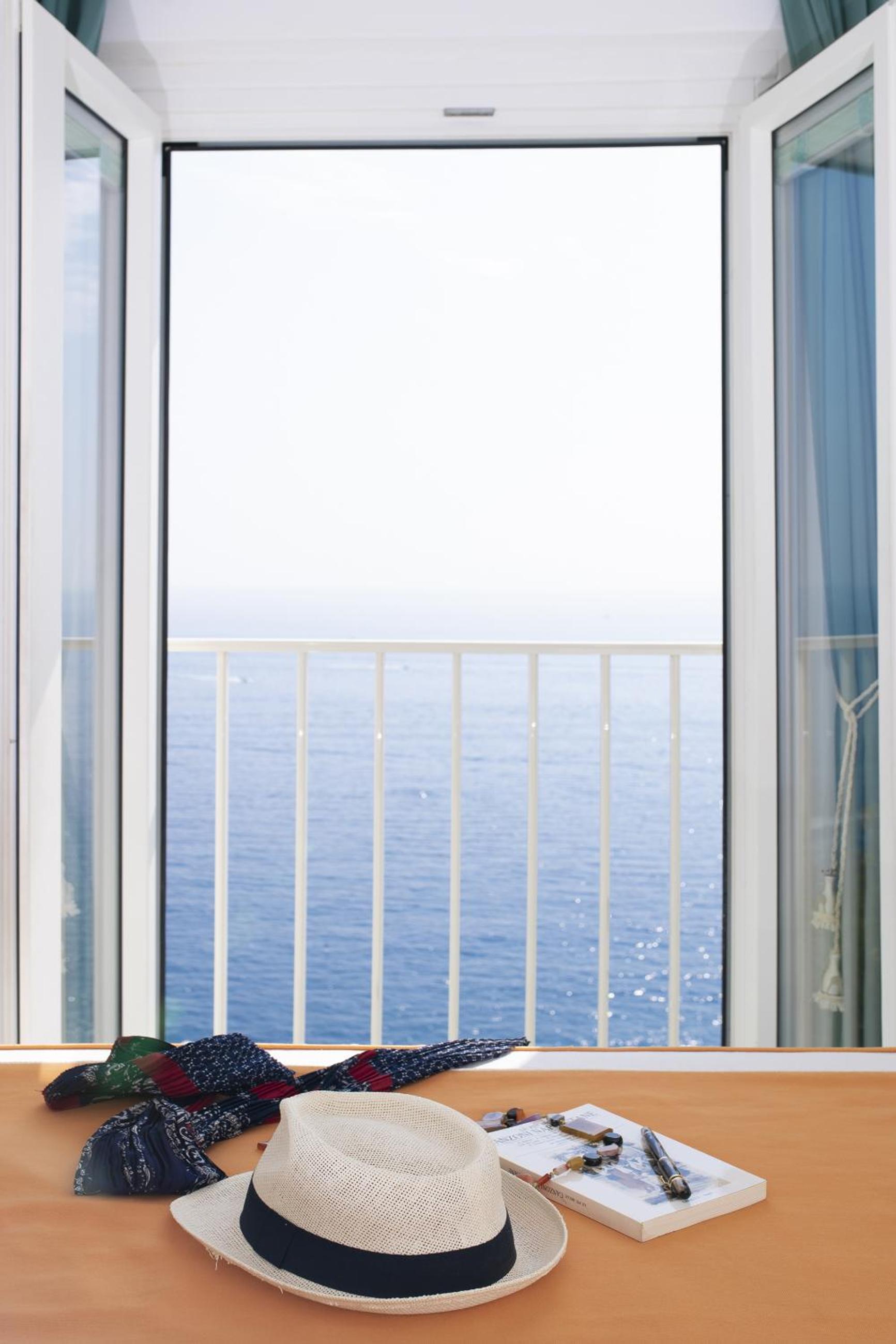 Superior Double Room with Sea View - Photo 17
