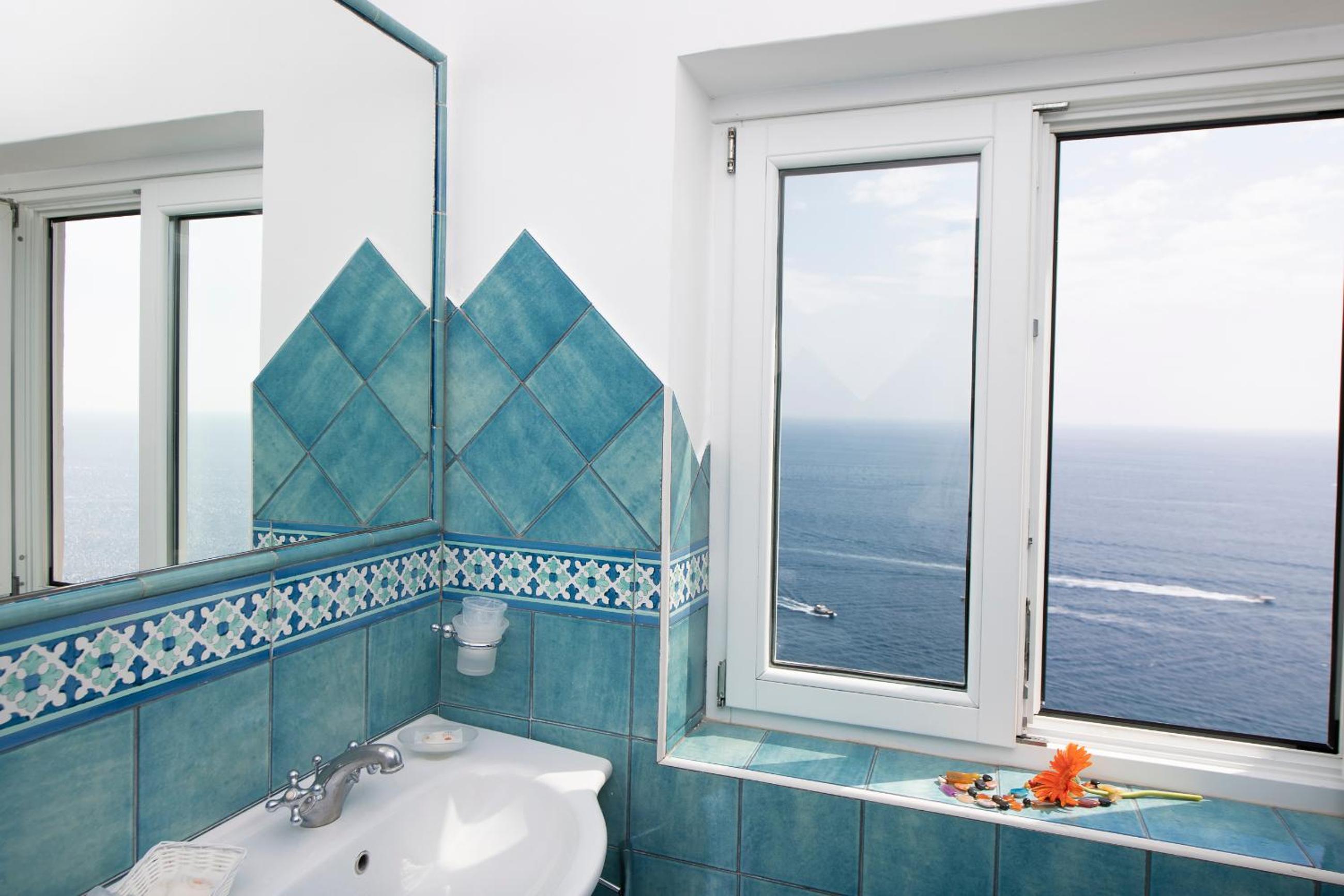 Superior Double Room with Sea View - Photo 13