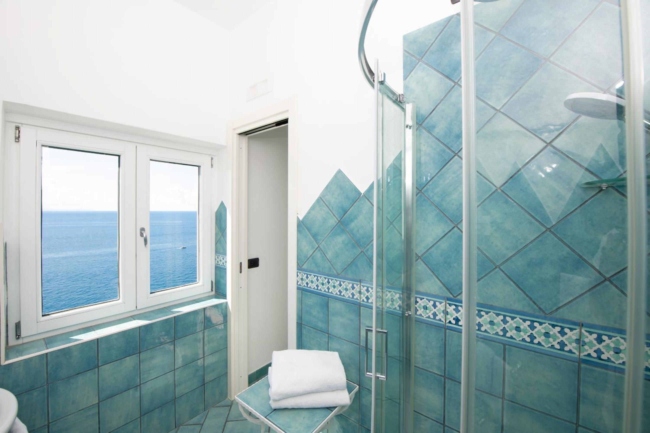 Superior Double Room with Sea View - Photo 12