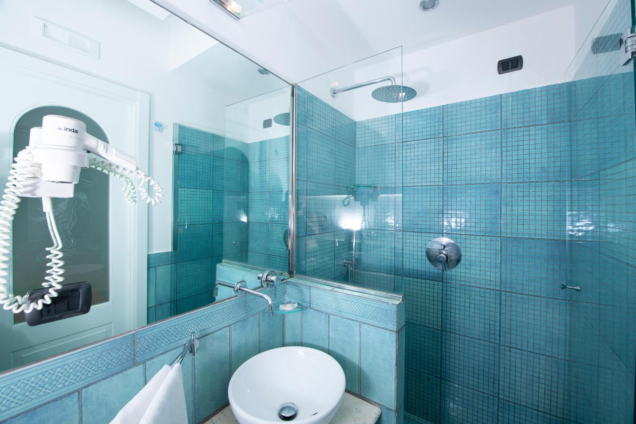 Superior Double Room with Sea View - Photo 18