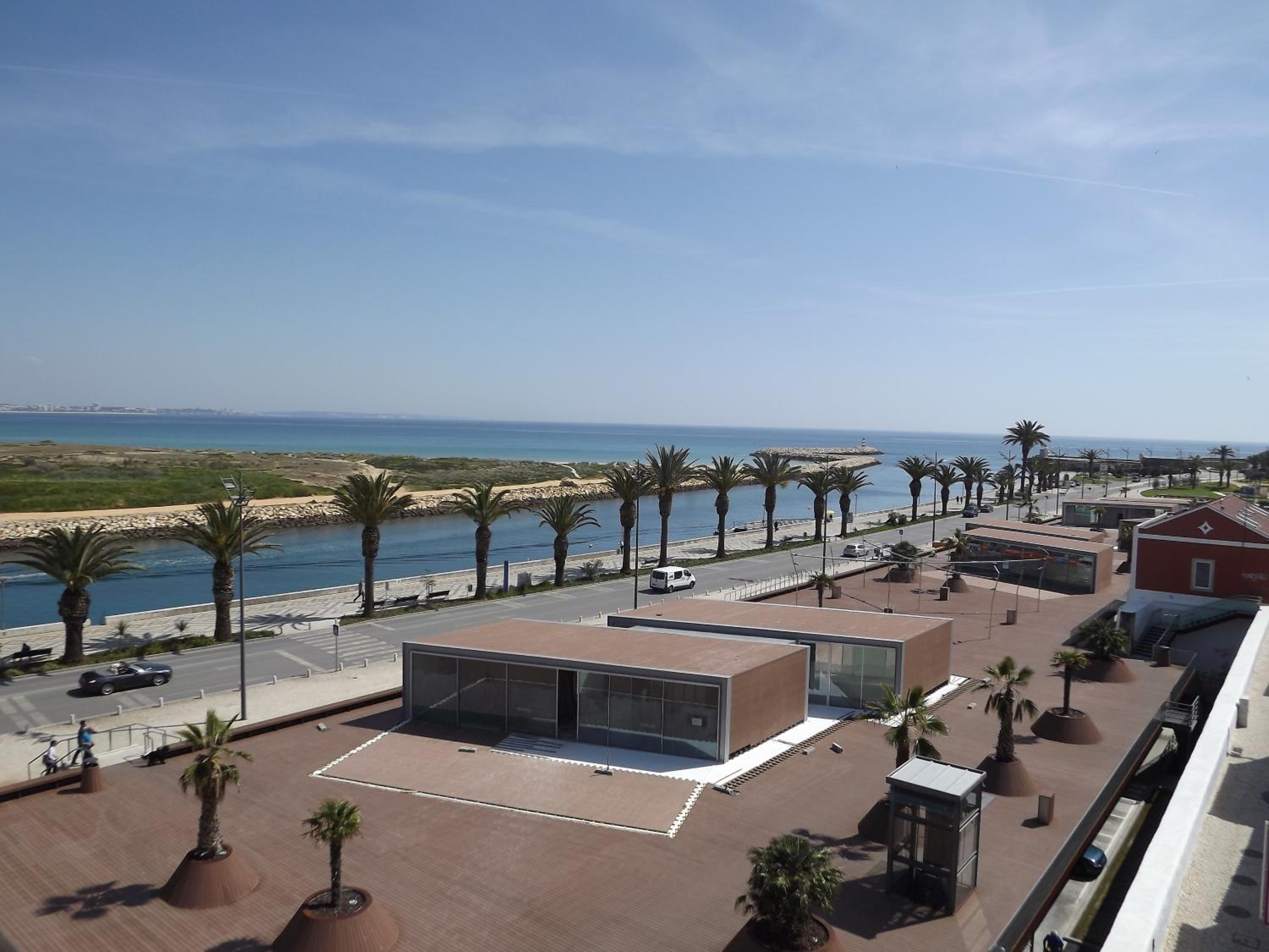 Double or Twin Room with Sea View - Photo 10