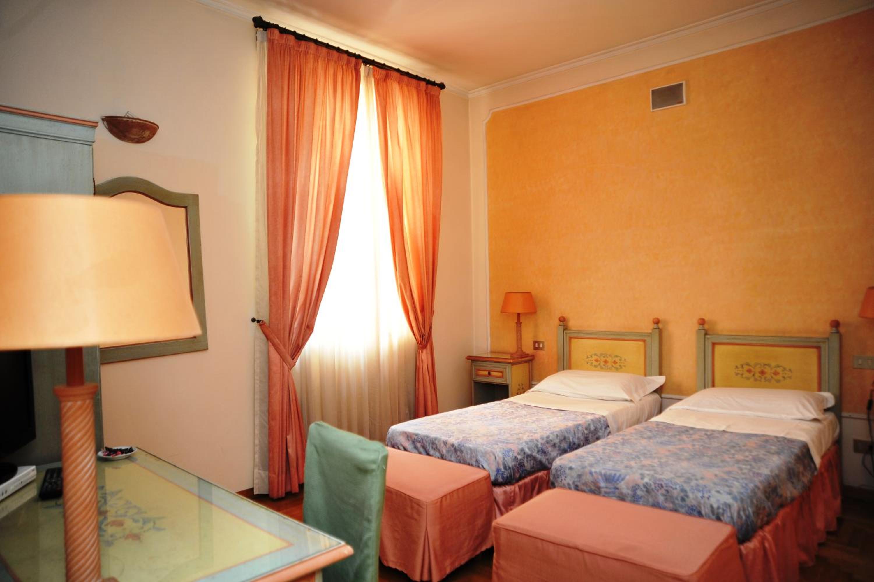 Double Room - Photo 4