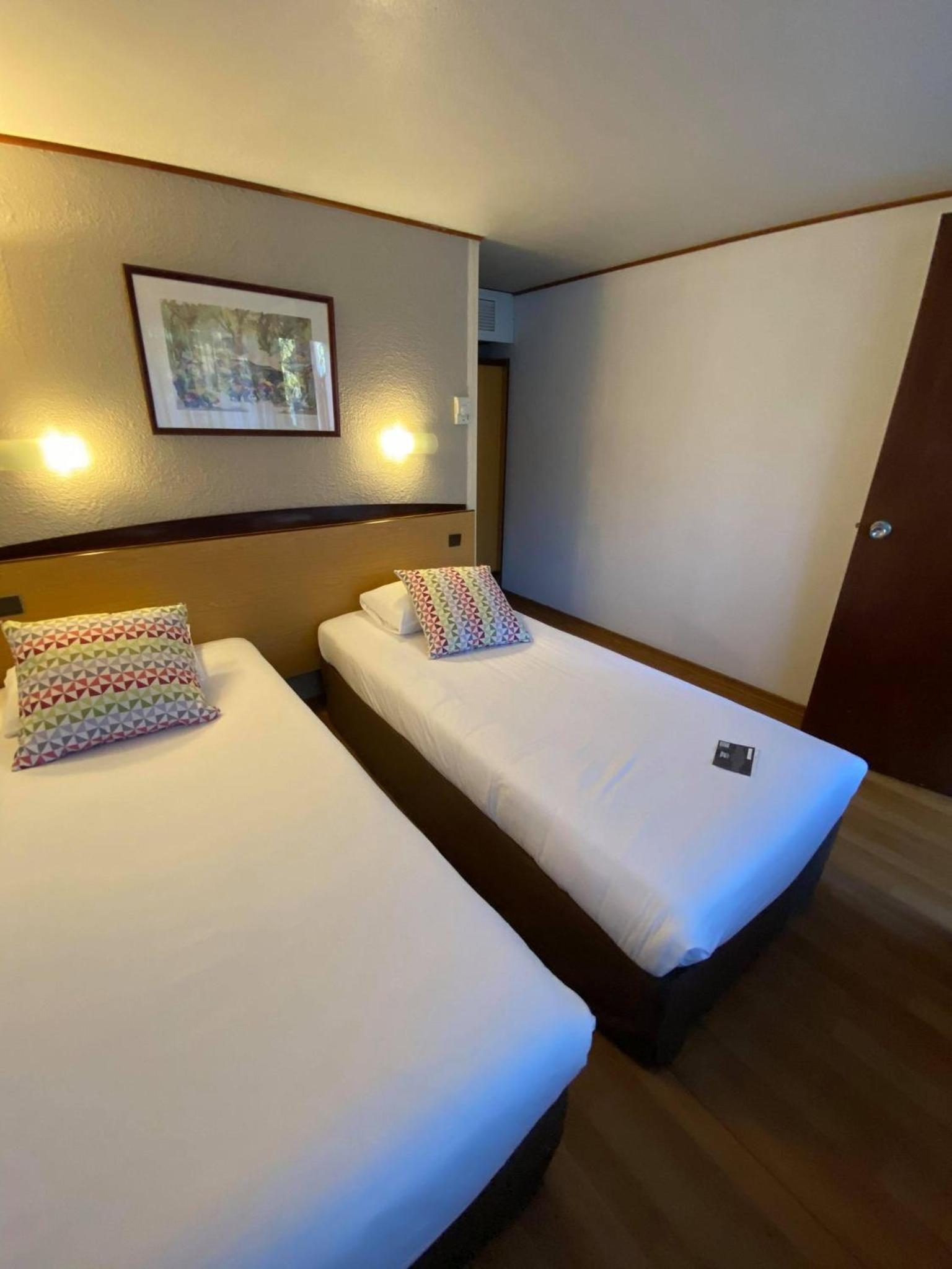 Twin Room - Photo 4