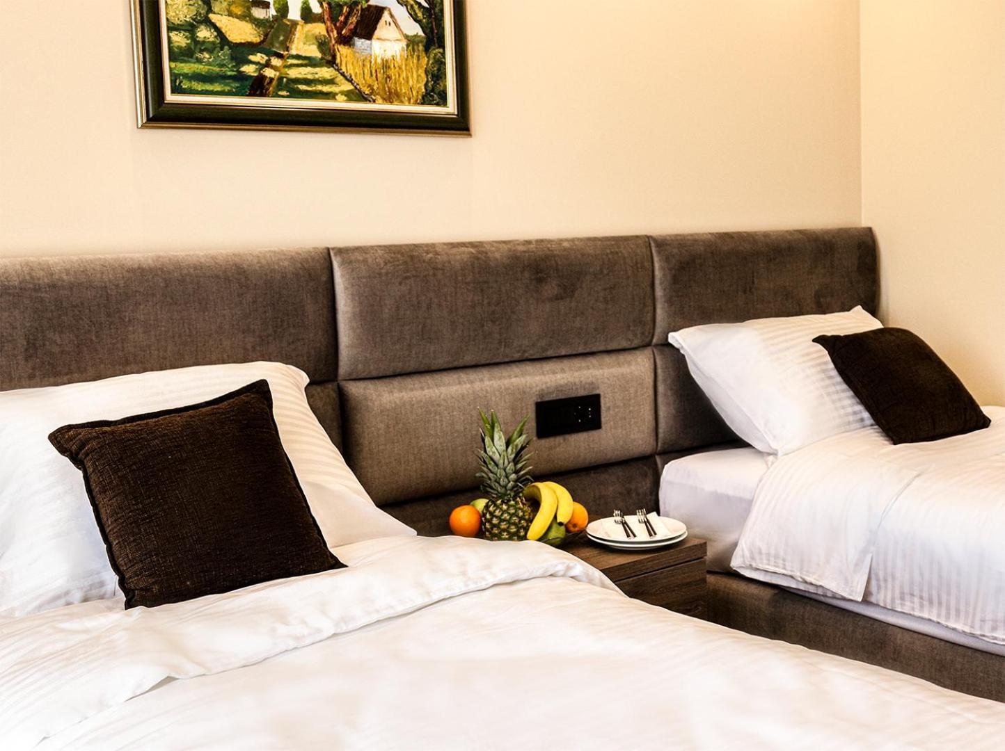 Twin Room with Extra Bed - Photo 2