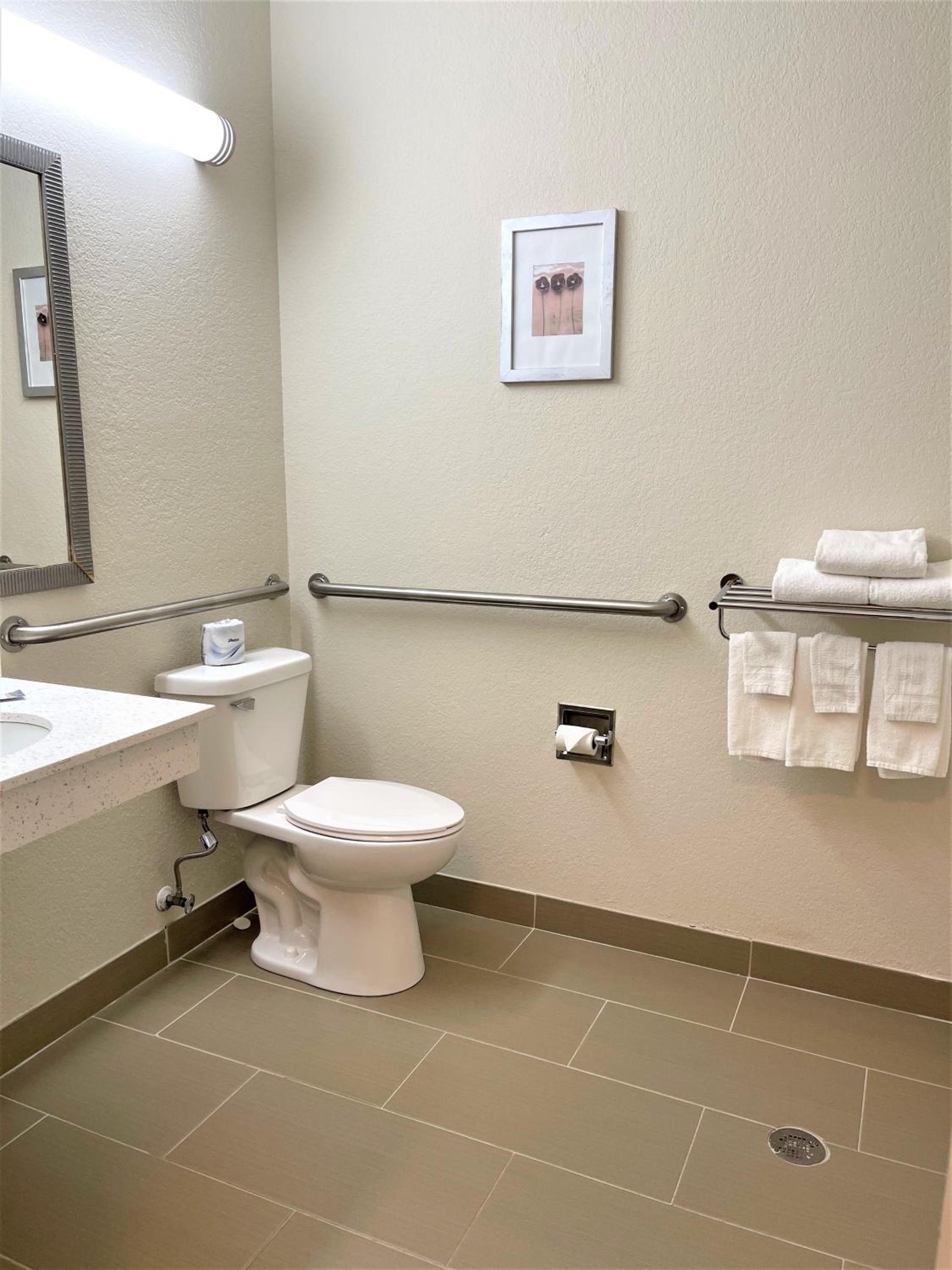King Room - Accessible/Non-Smoking - Photo 2