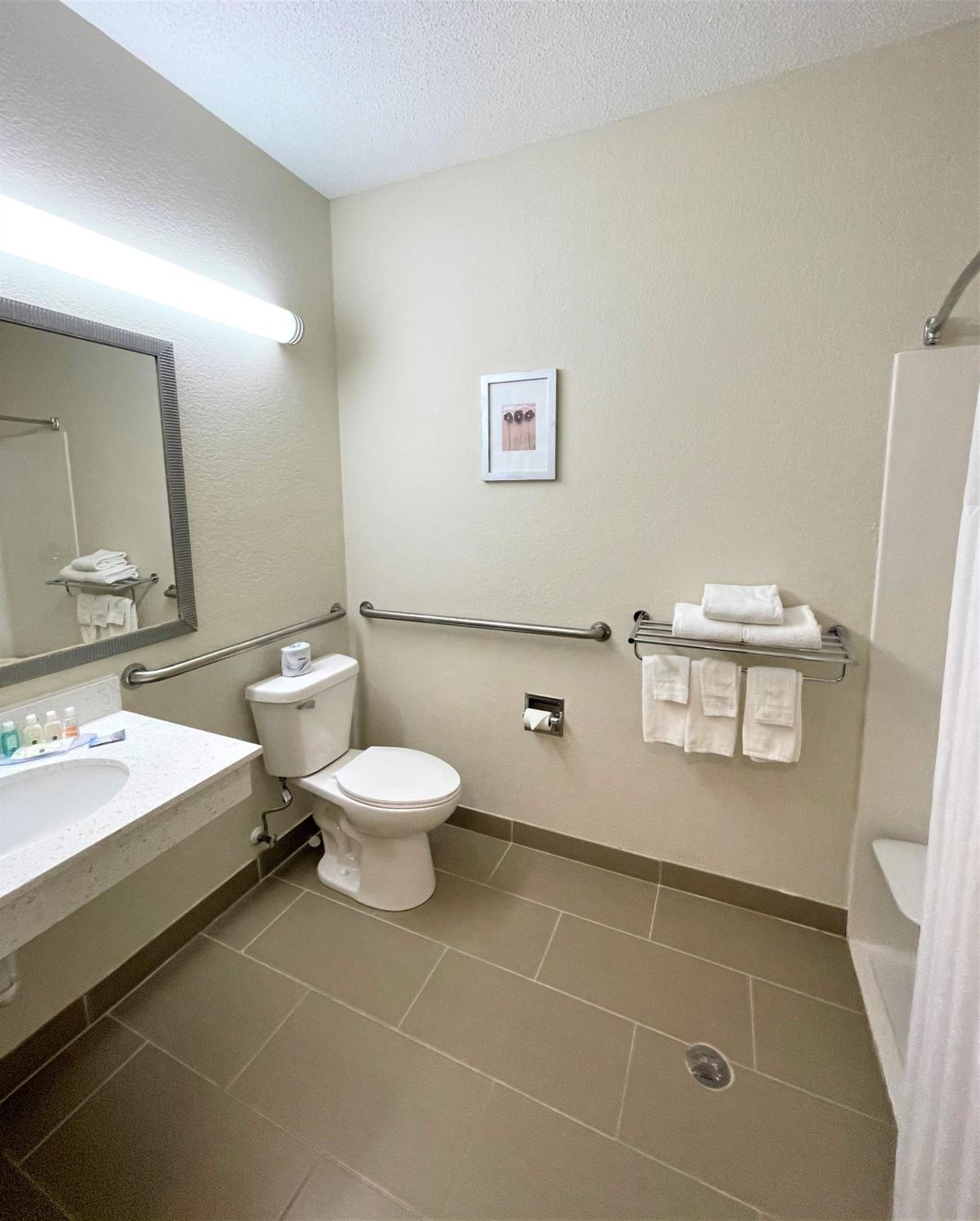 King Room - Accessible/Non-Smoking - Photo 6