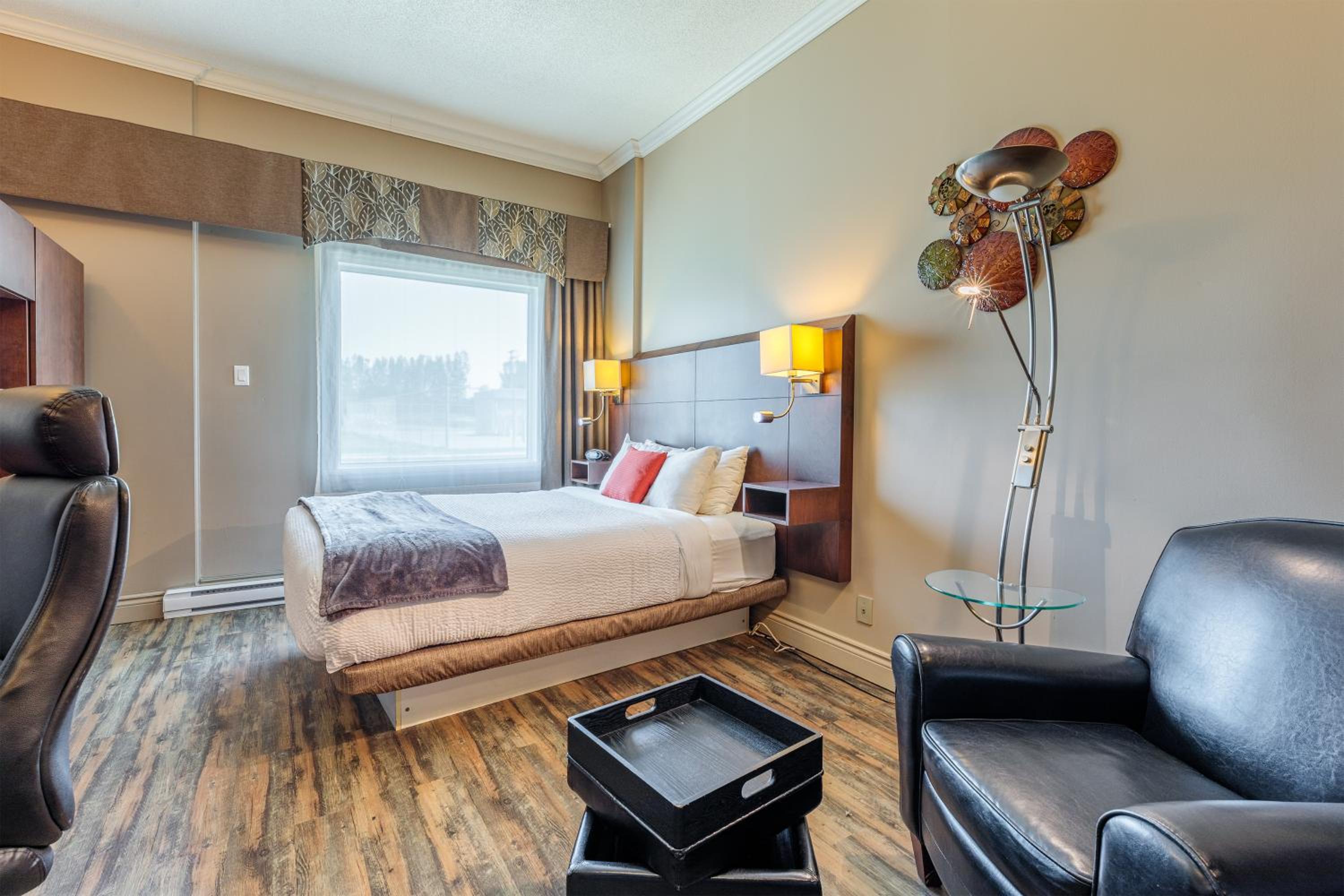 Queen Room - Non-Smoking - Photo 1