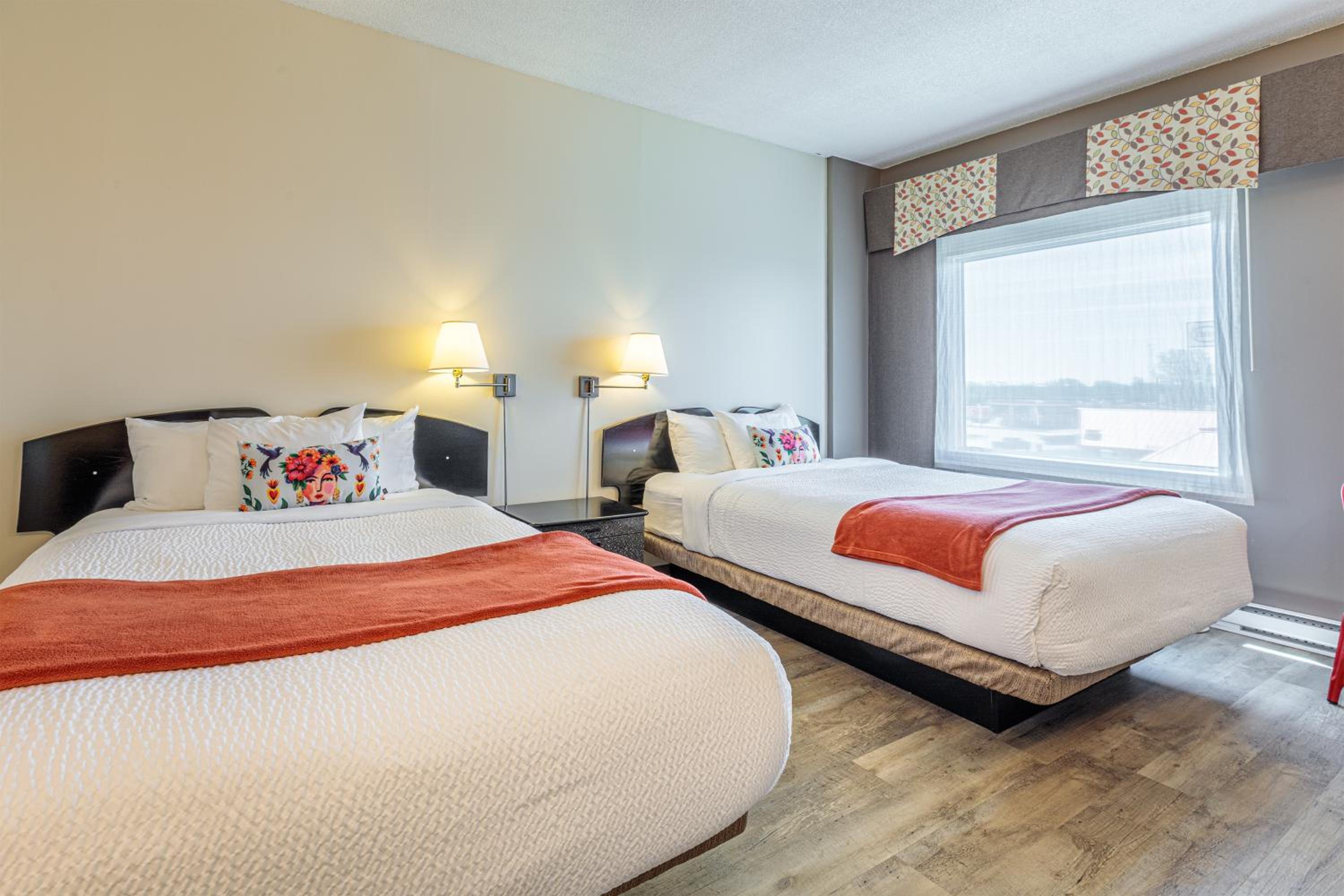 Standard Double Room with Two Double Beds - Non-Smoking - Photo 5