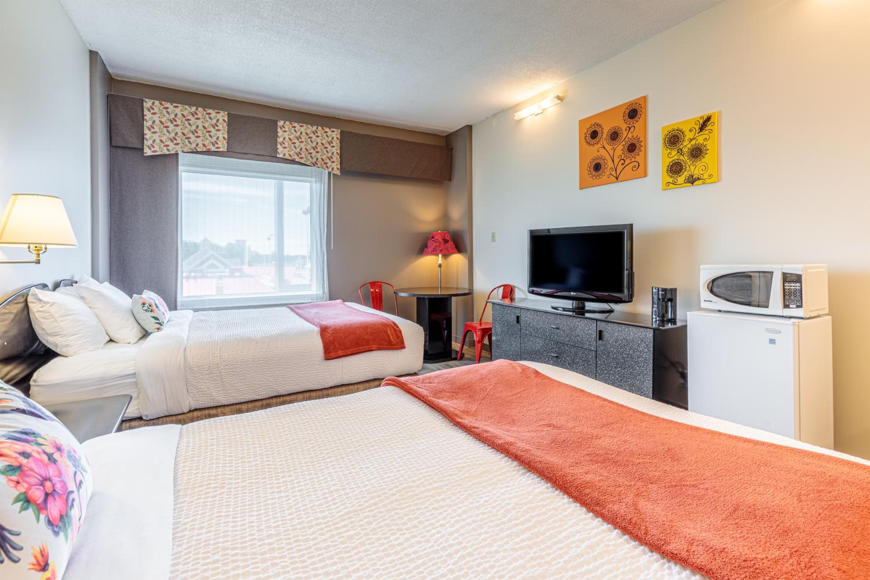 Standard Double Room with Two Double Beds - Non-Smoking - Photo 4