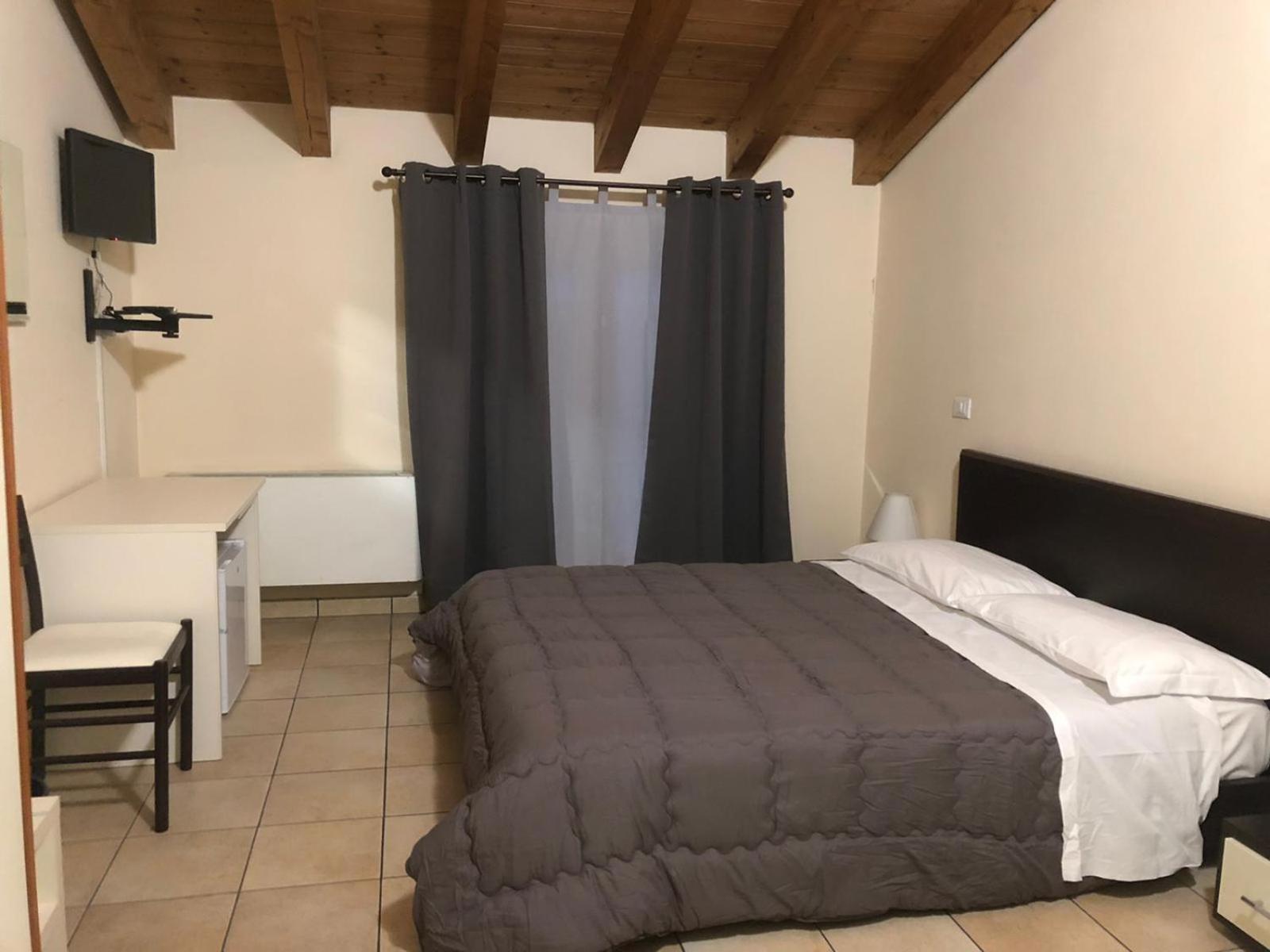 Double Room - Photo 7