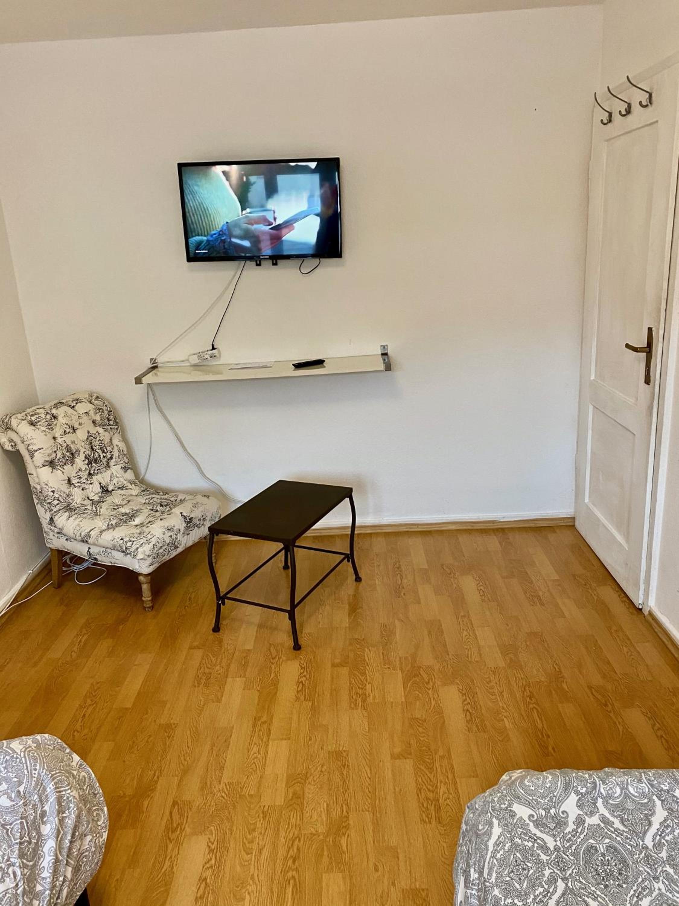 One-Bedroom Apartment photo 3