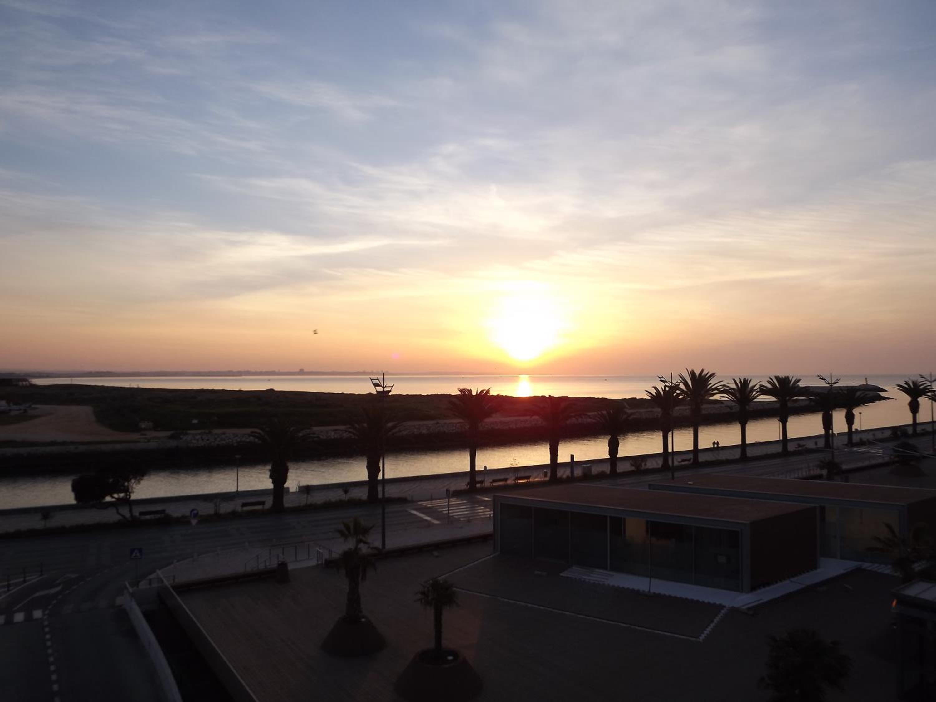 Double or Twin Room with Sea View - Photo 9