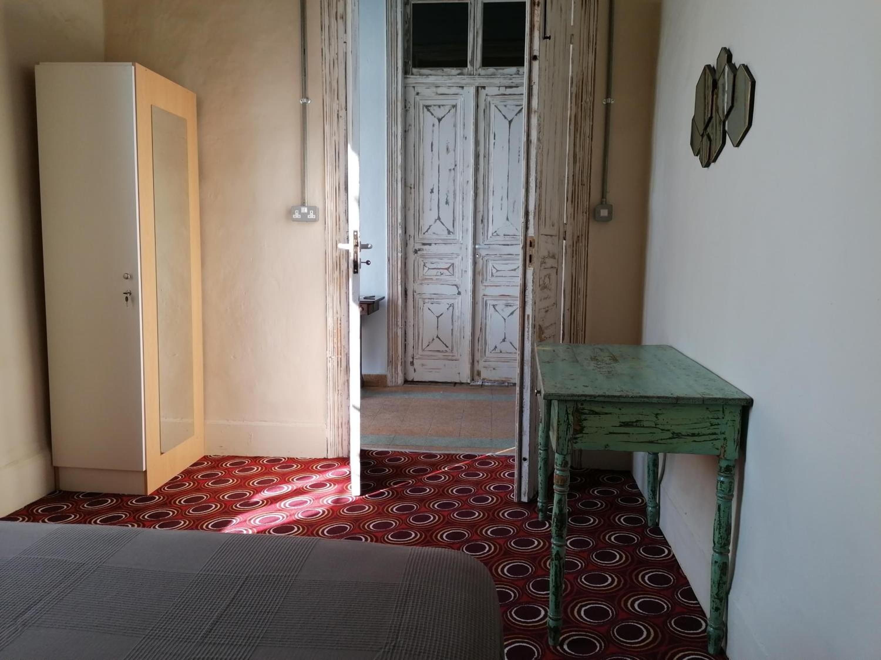 Double Room with Shared Bathroom photo 2