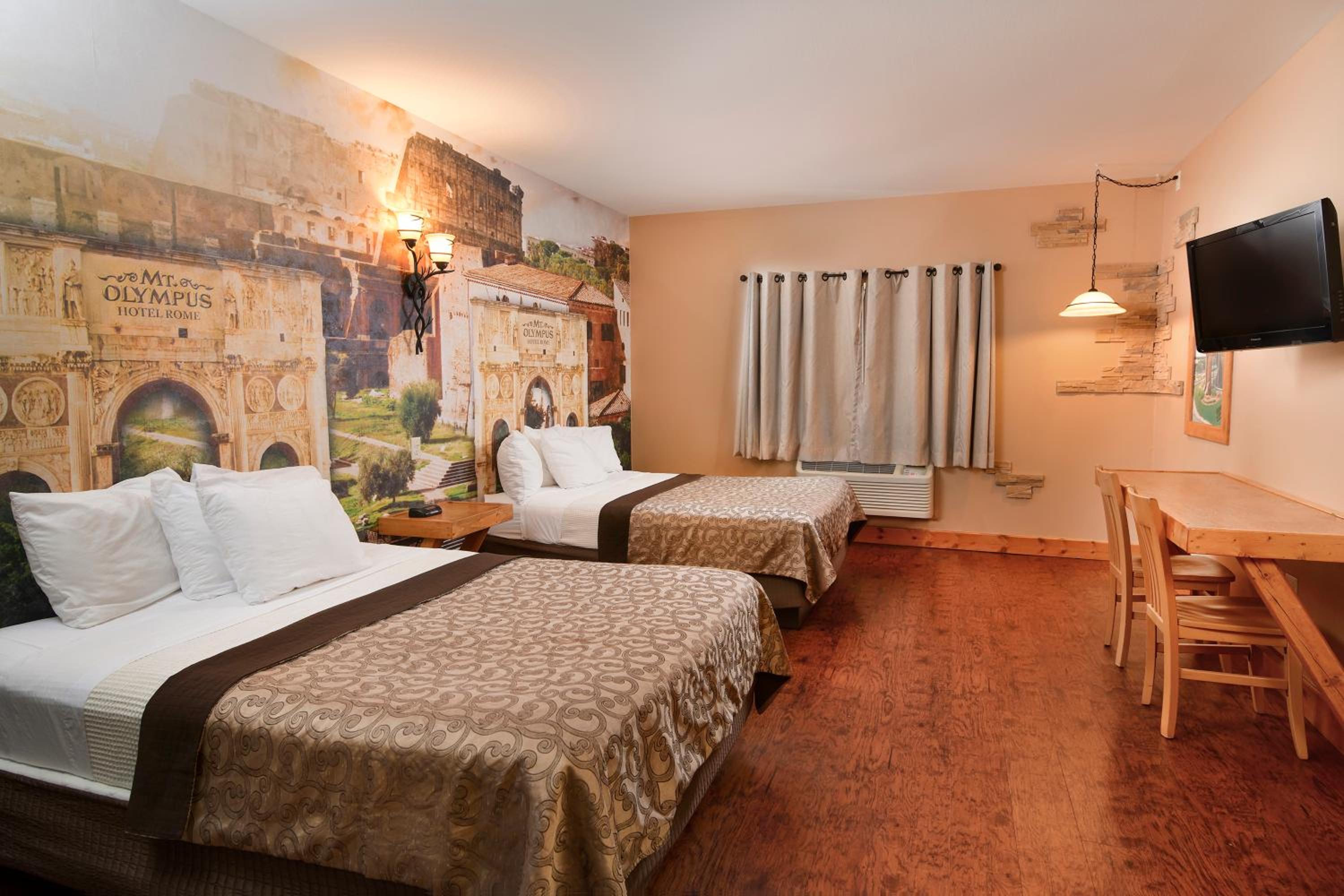Hotel Room 2 Queen (includes free water & theme park passes) photo 3