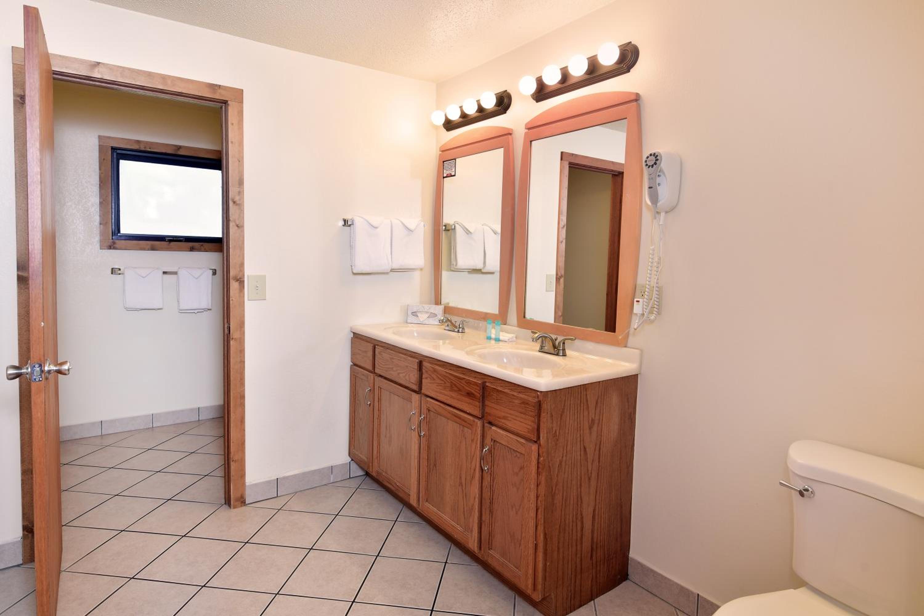 Resort Room 3 Queens (includes free water & theme park passes) photo 3
