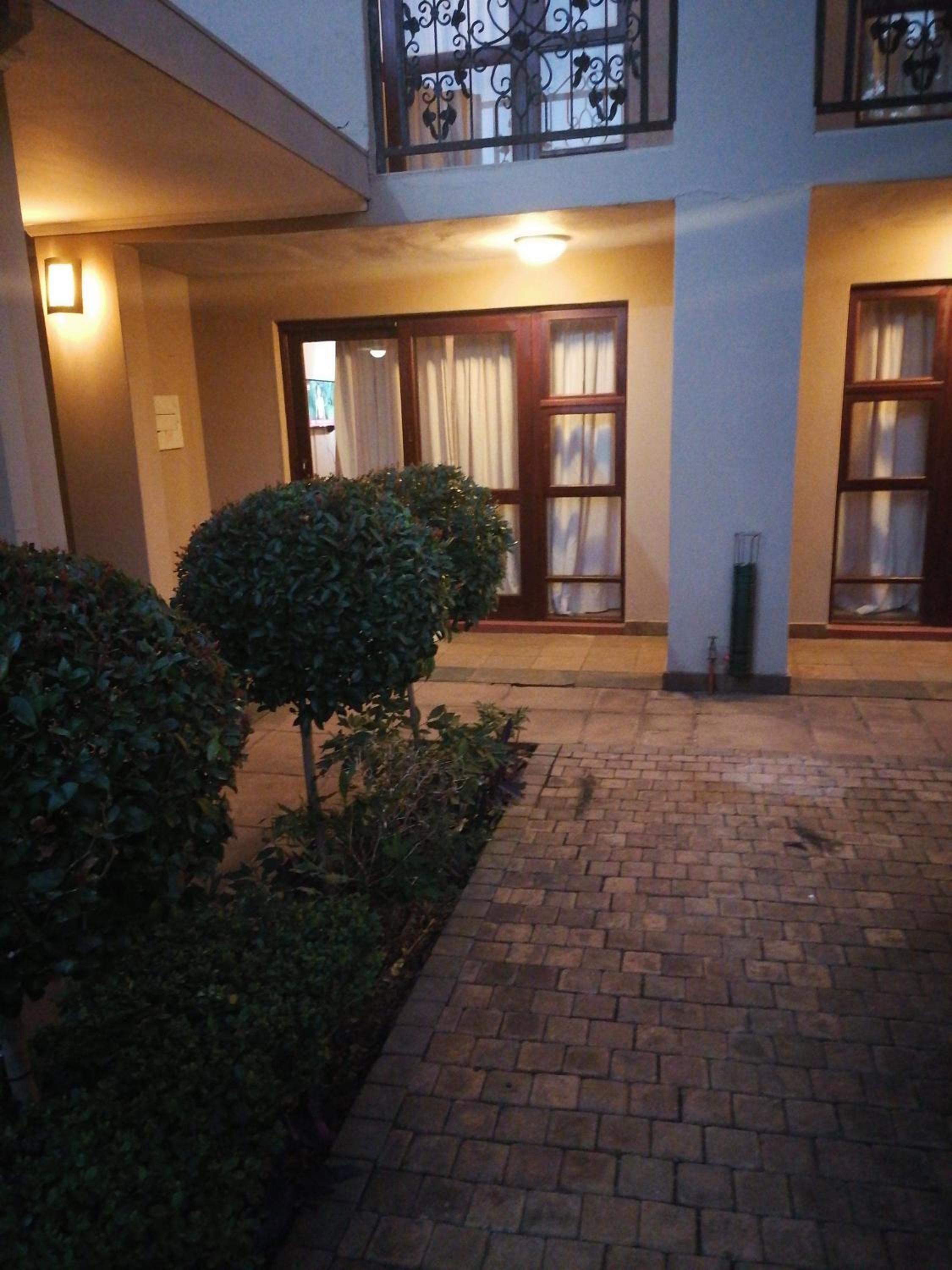 Double Room with Garden View - Photo 7