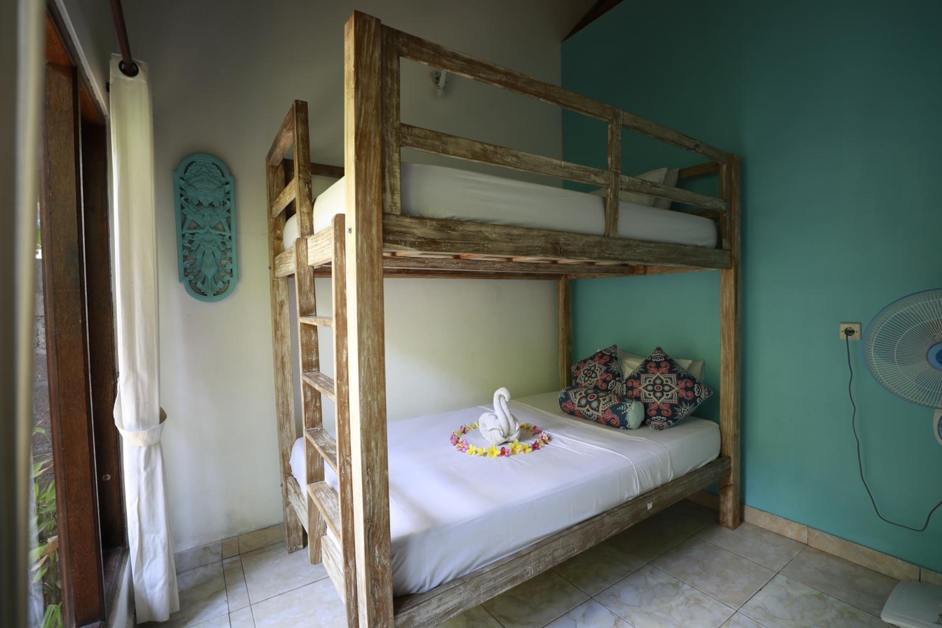 Quadruple Room with Garden View - Photo 16