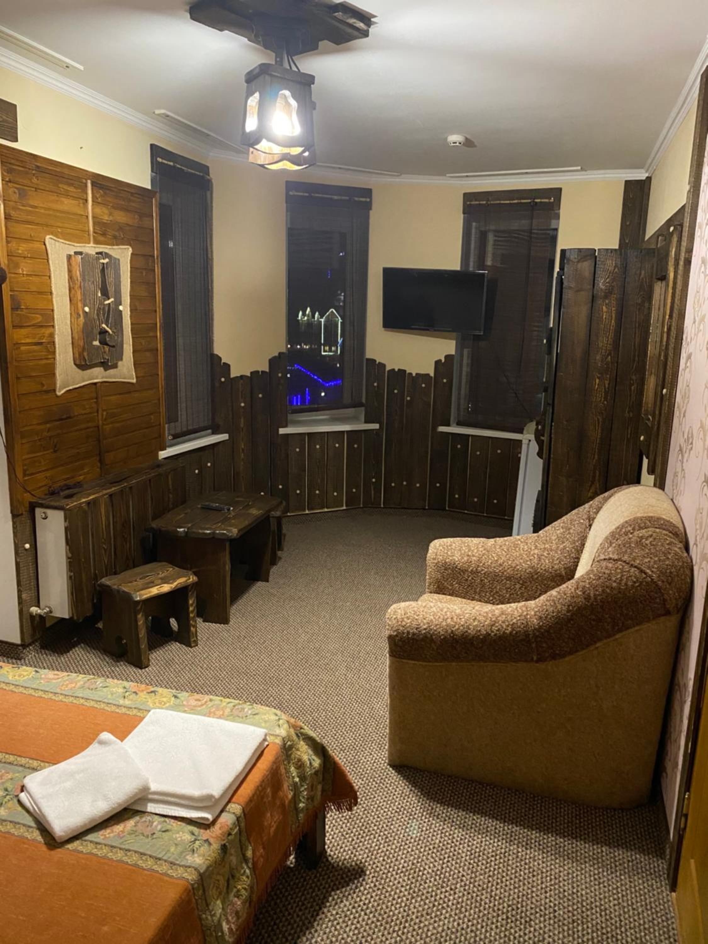 Family Room with Private Bathroom photo 2