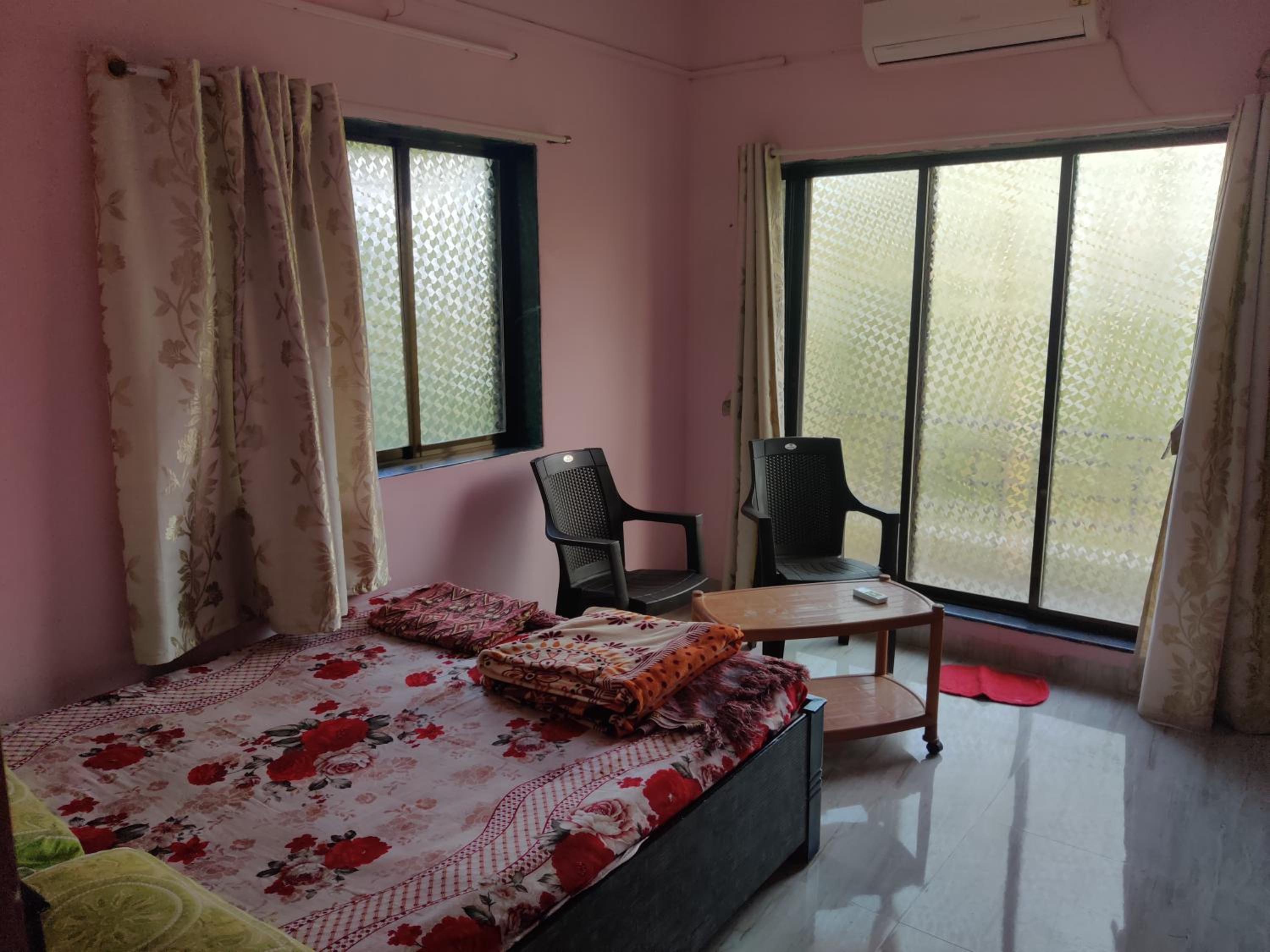 Deluxe One-Bedroom Apartment with Garden View photo 1