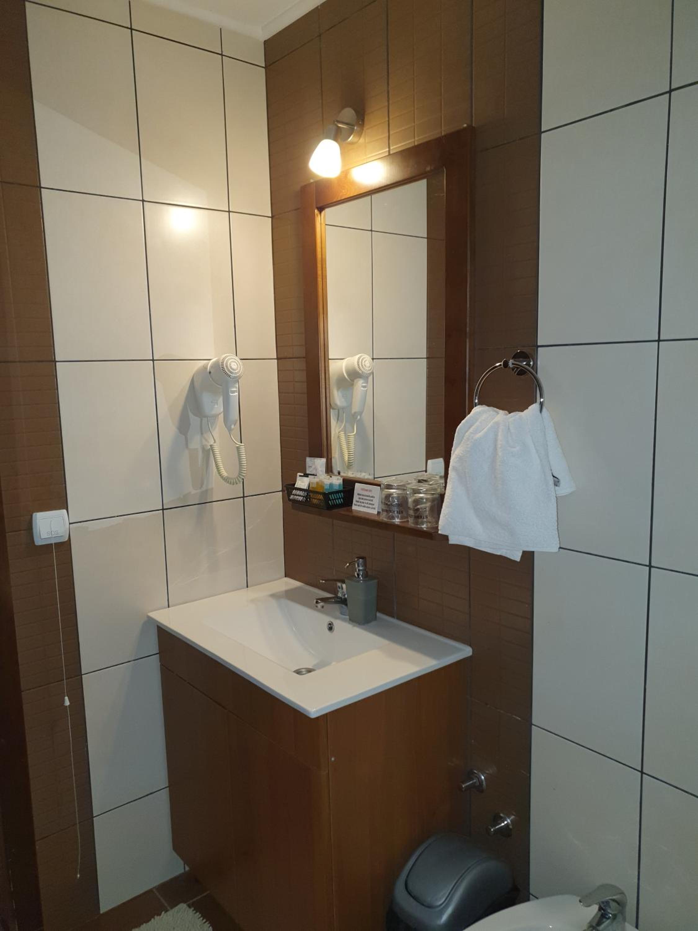 Double or Twin Room with Extra Bed photo 2