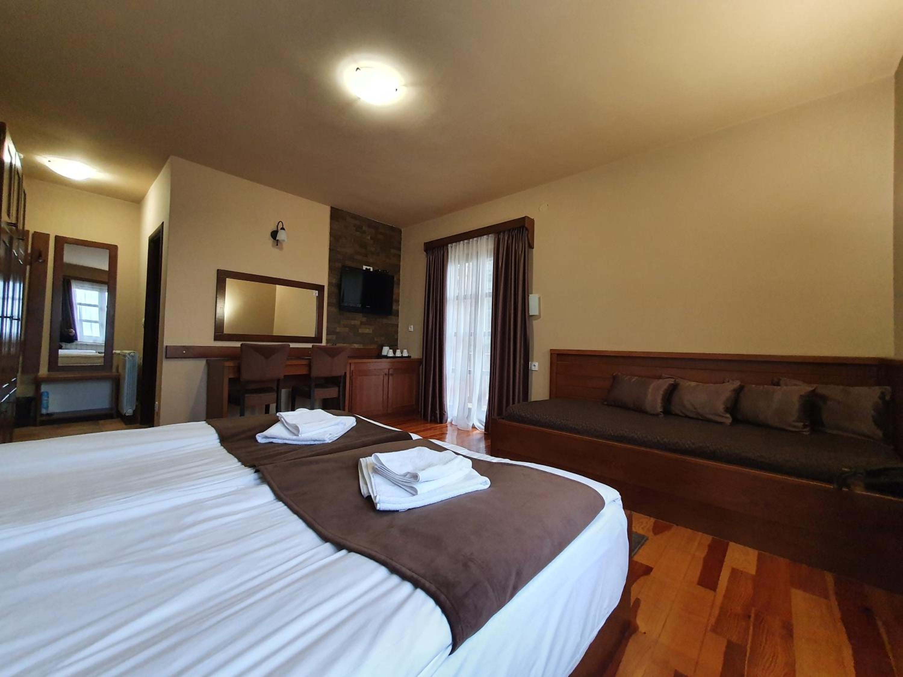 Double or Twin Room with Extra Bed photo 3