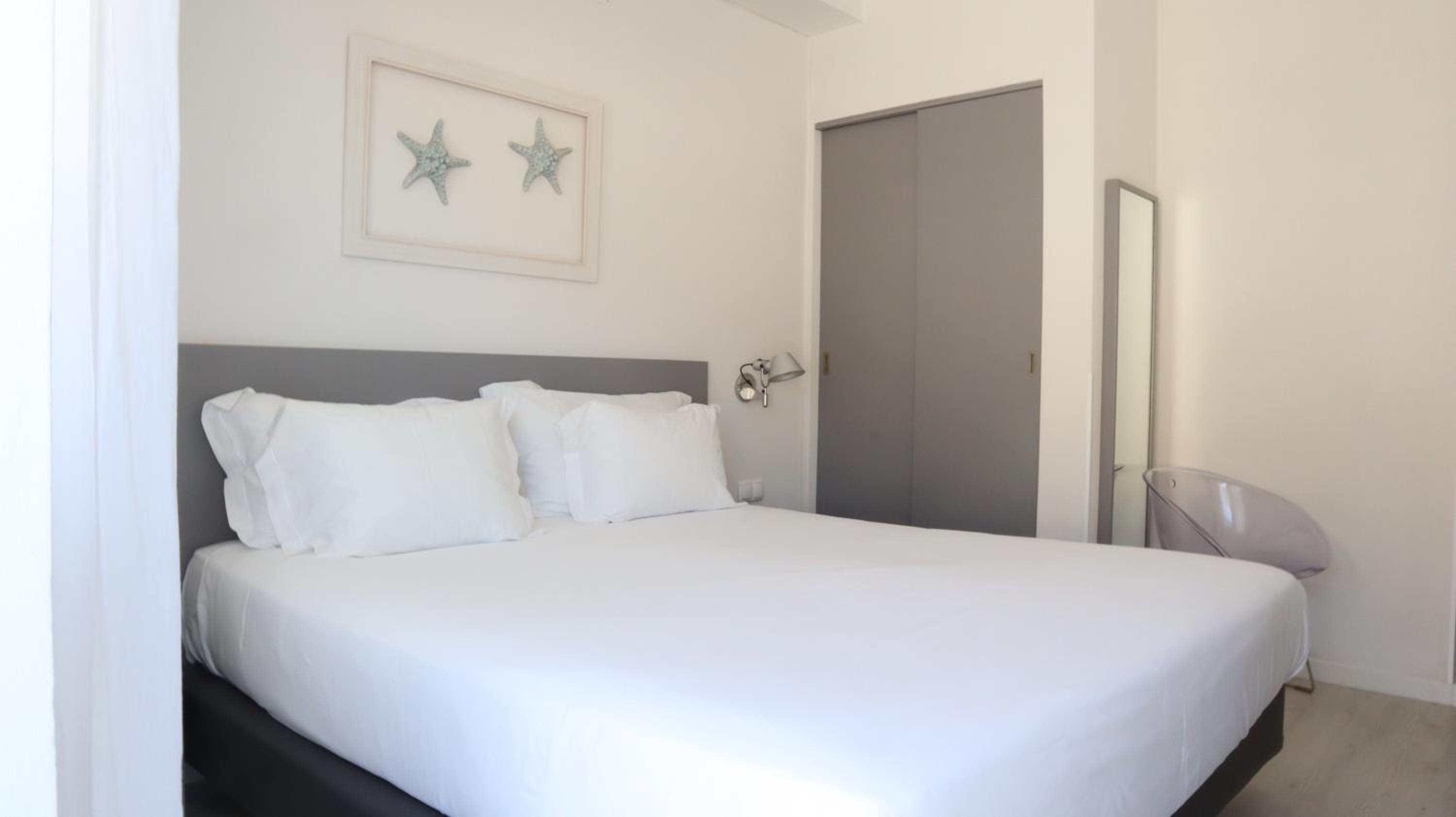 Chambre Double - Vue Latérale sur Mer