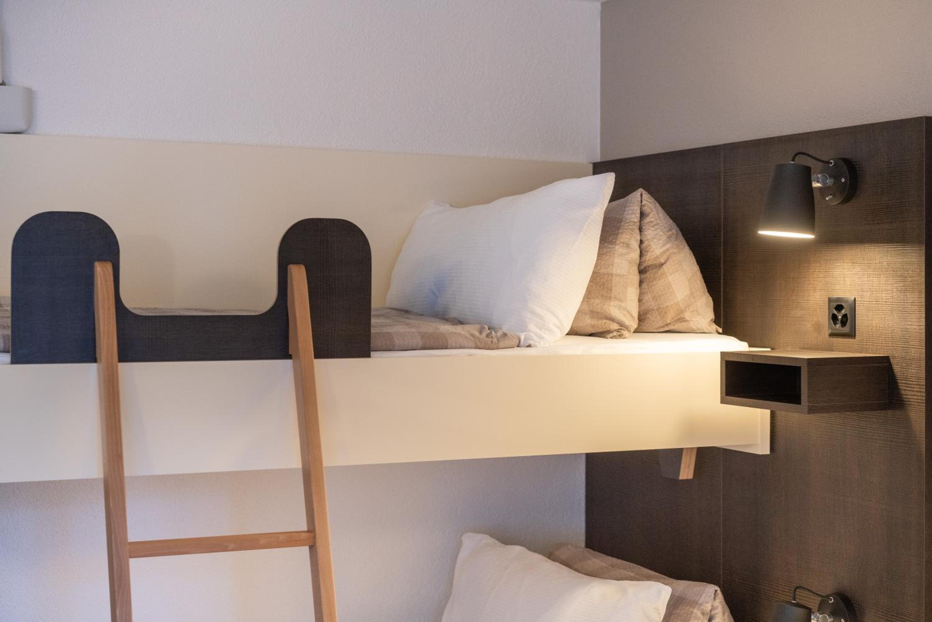 Quadruple Room with Air Conditioning - Photo 10