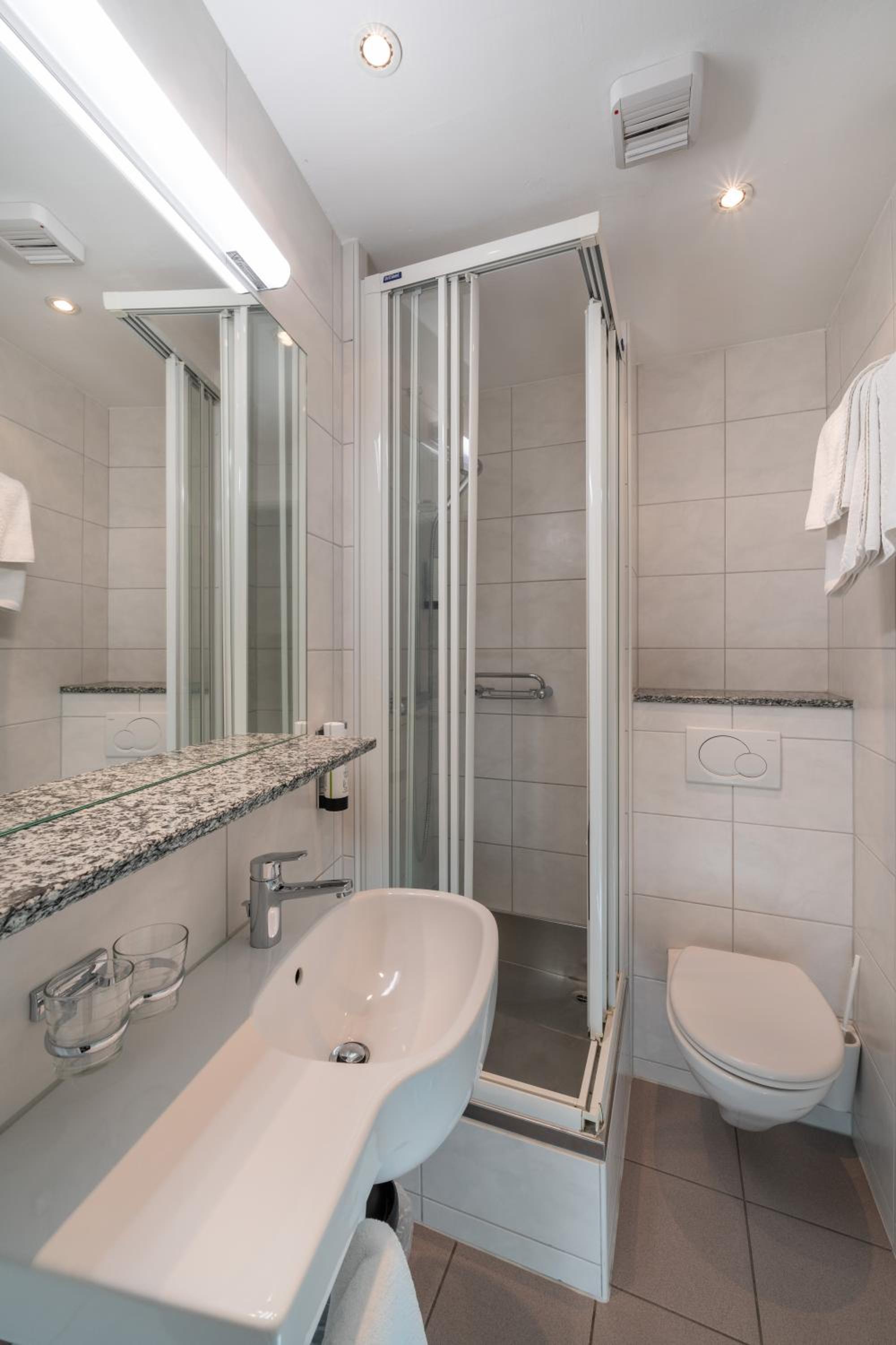 Quadruple Room with Air Conditioning - Photo 3