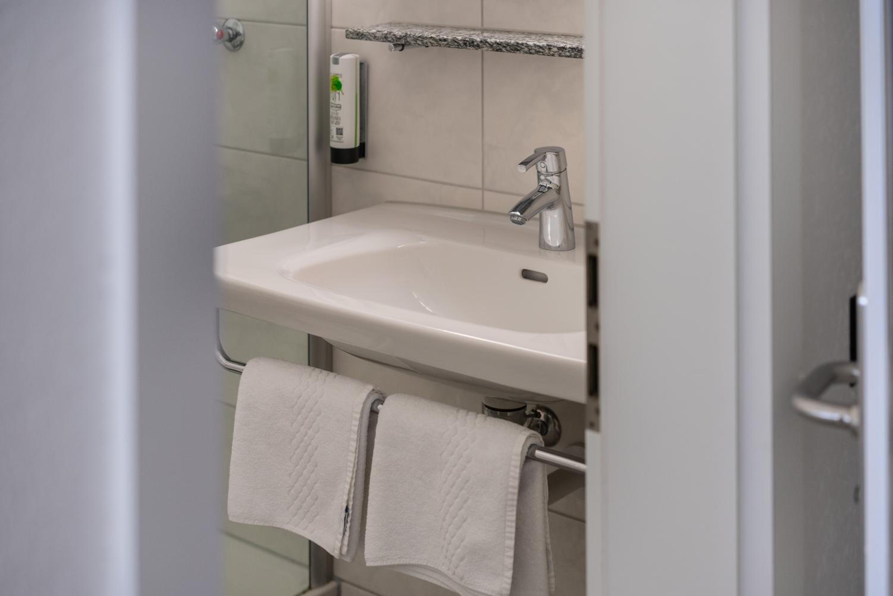 Quadruple Room with Air Conditioning - Photo 4