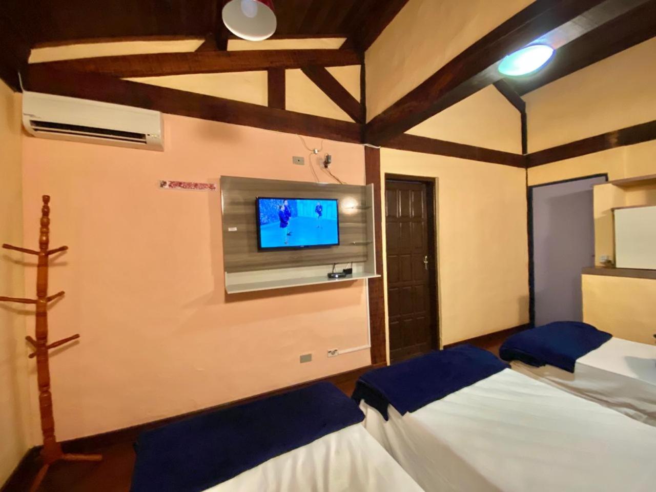 Economy Triple Room photo 2