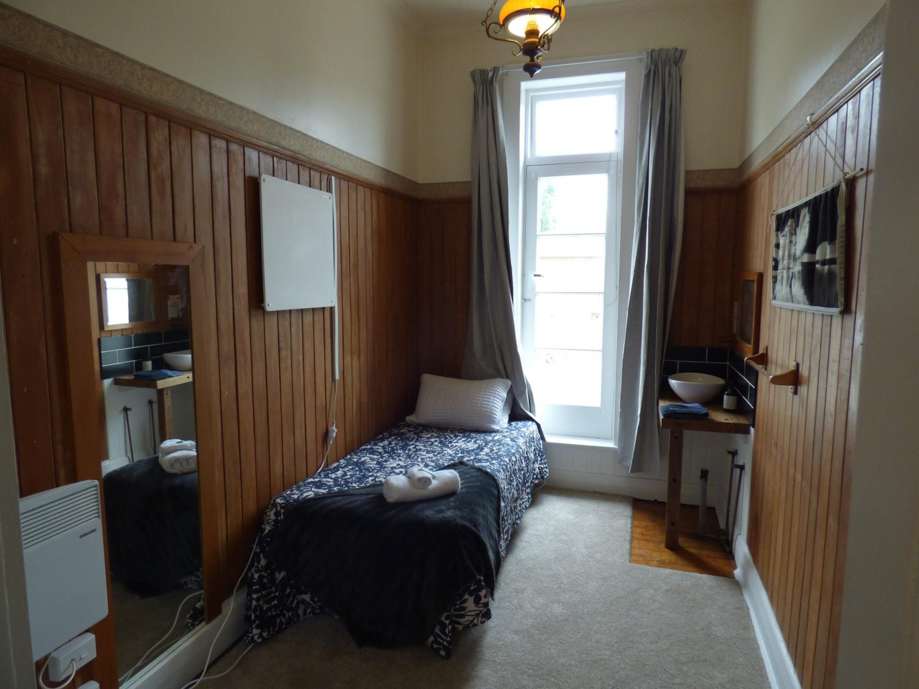 Single Room with Shared Bathroom photo 1