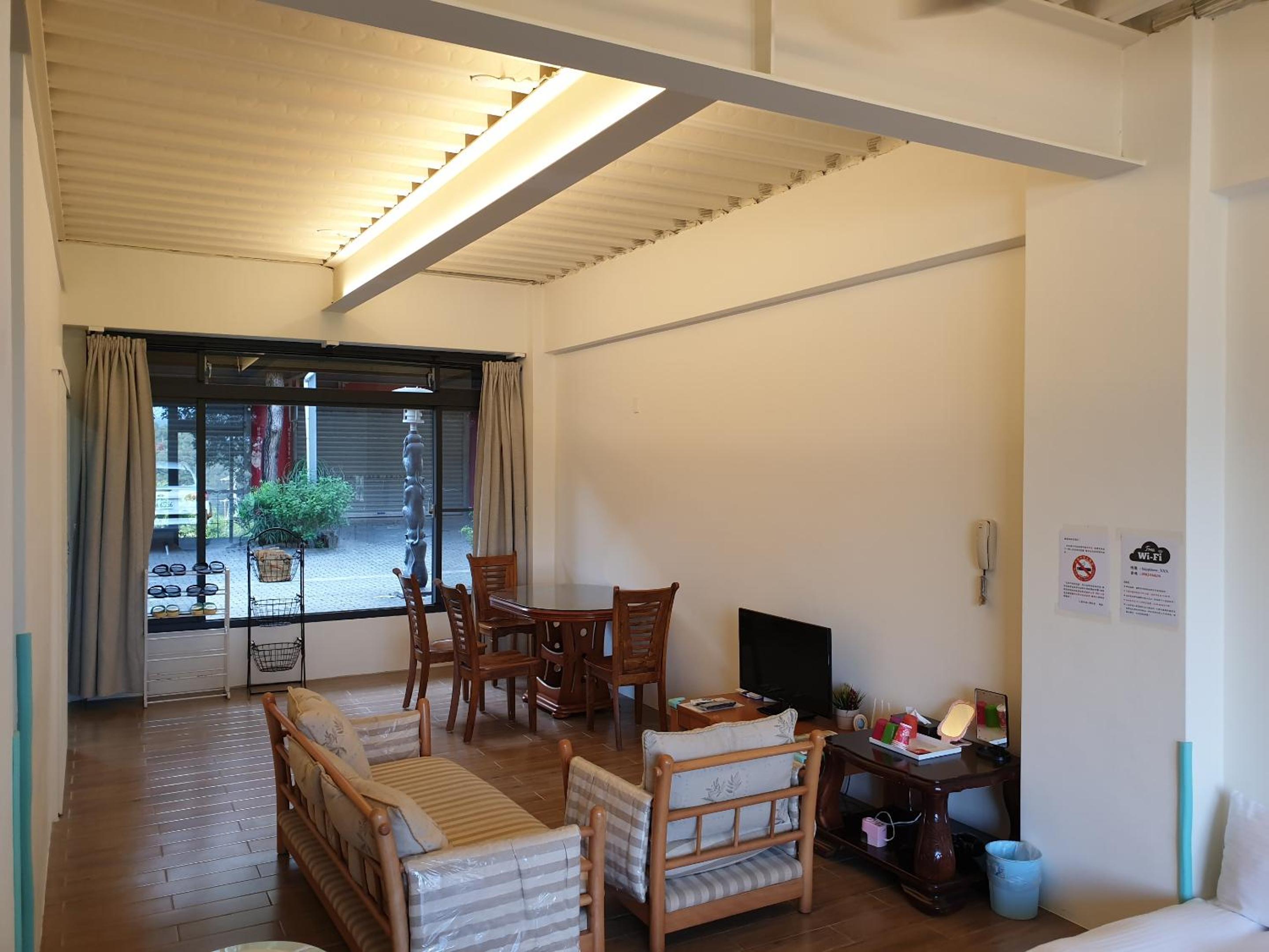 Family Room with Mountain View photo 3