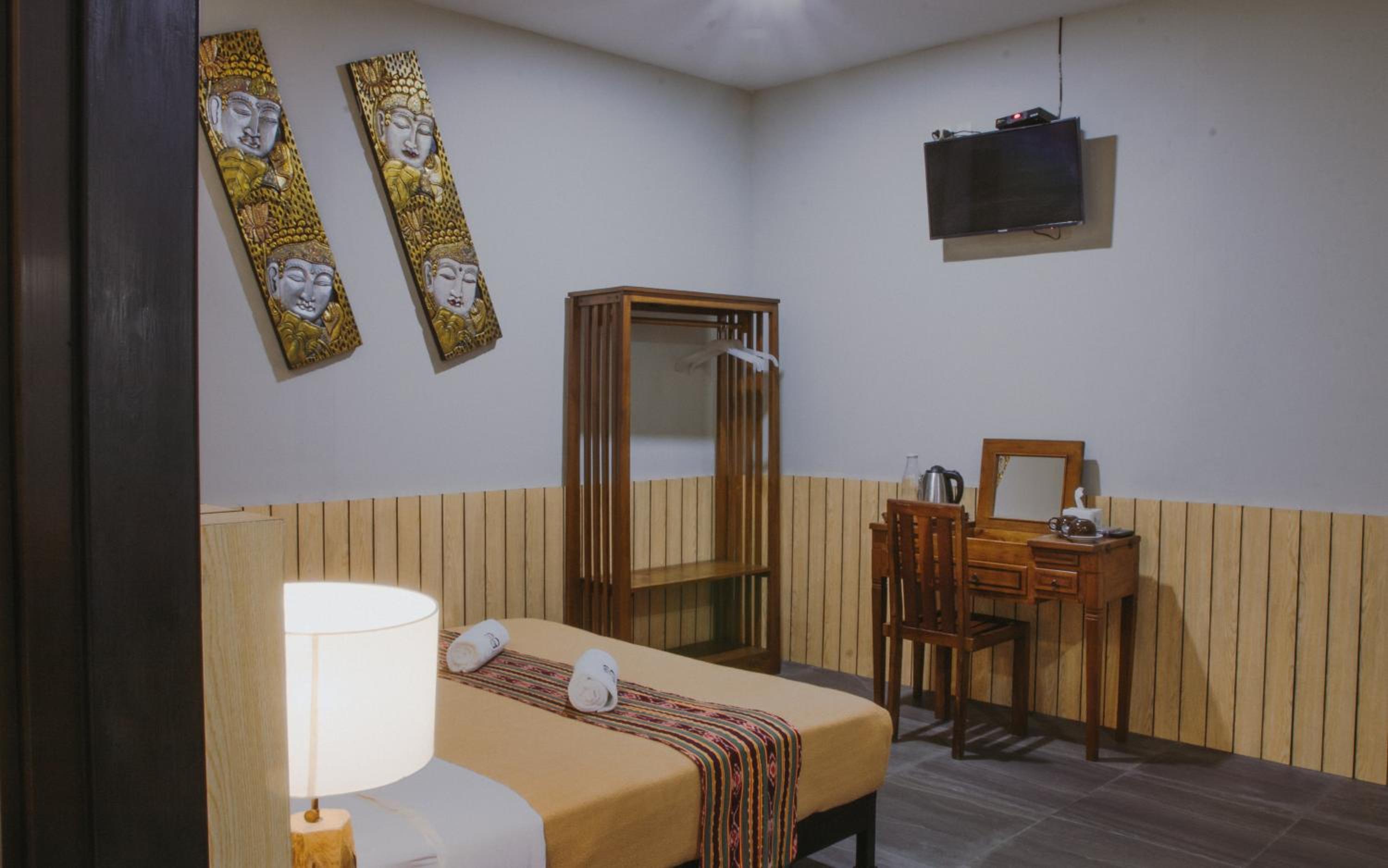 Deluxe Queen Room - Photo 2