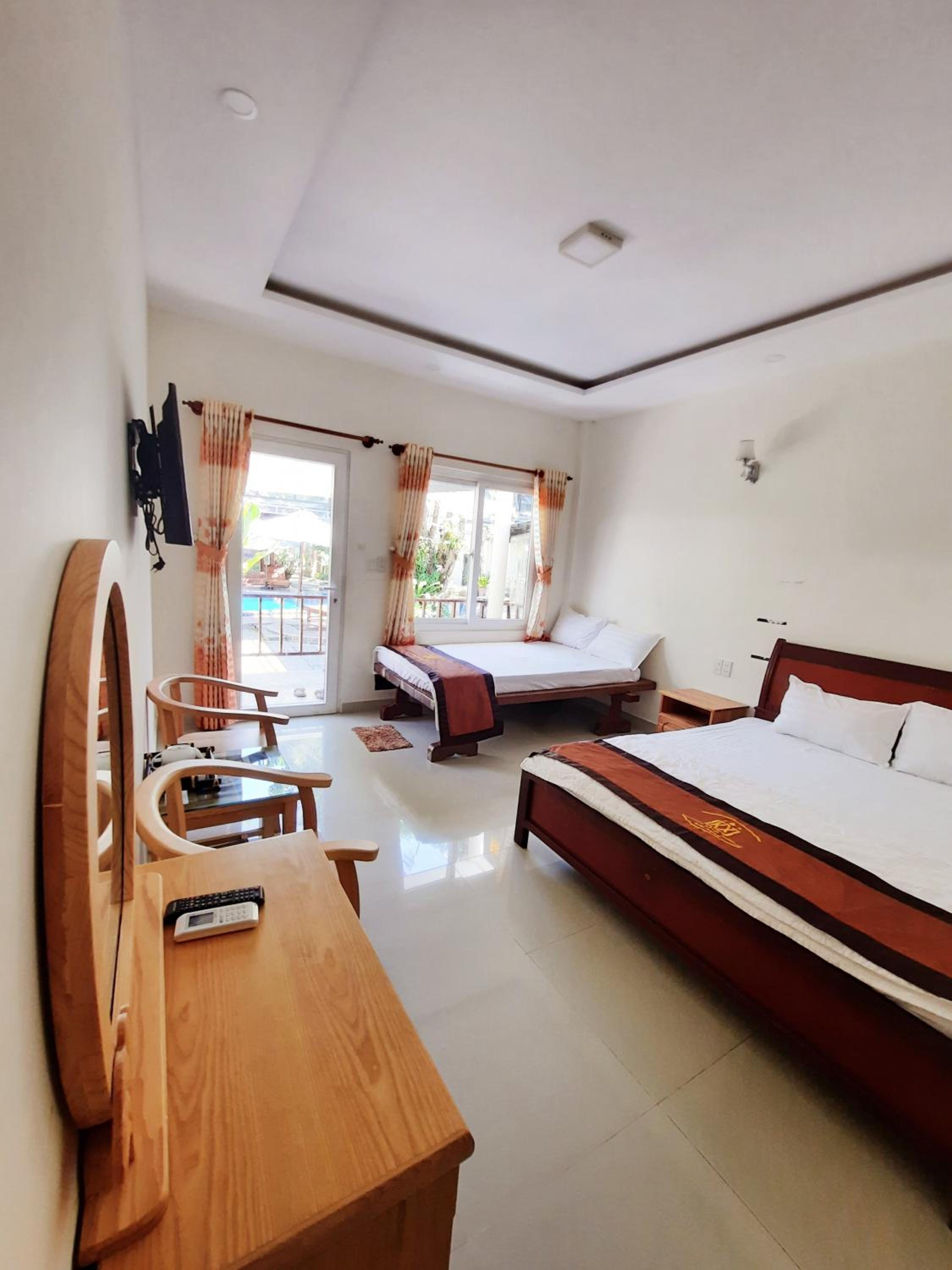 Triple Room with Pool View