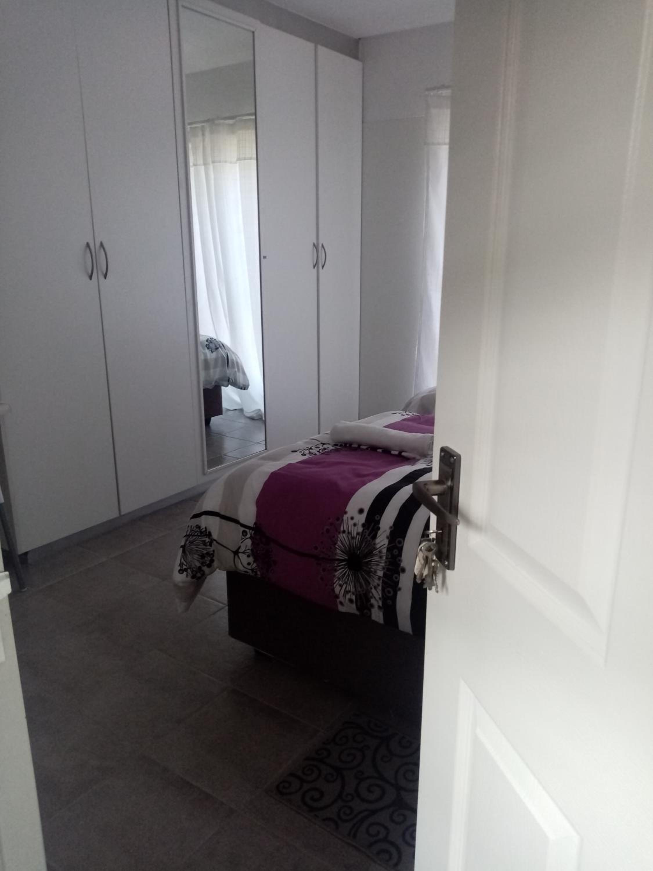 Double or Twin Room with Shared Bathroom photo 3