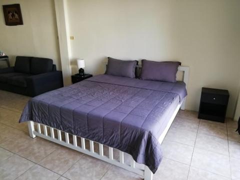 Suite with Balcony & Street View - Photo 4